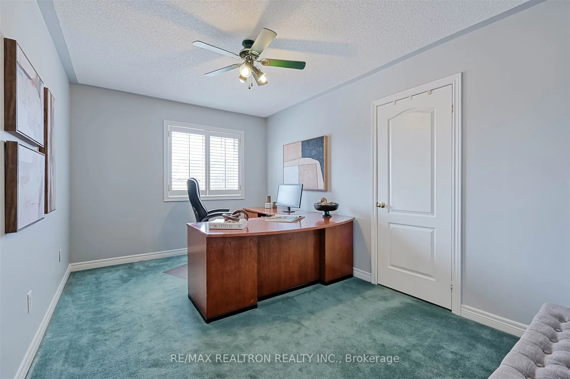 2 Foxfield Crescent