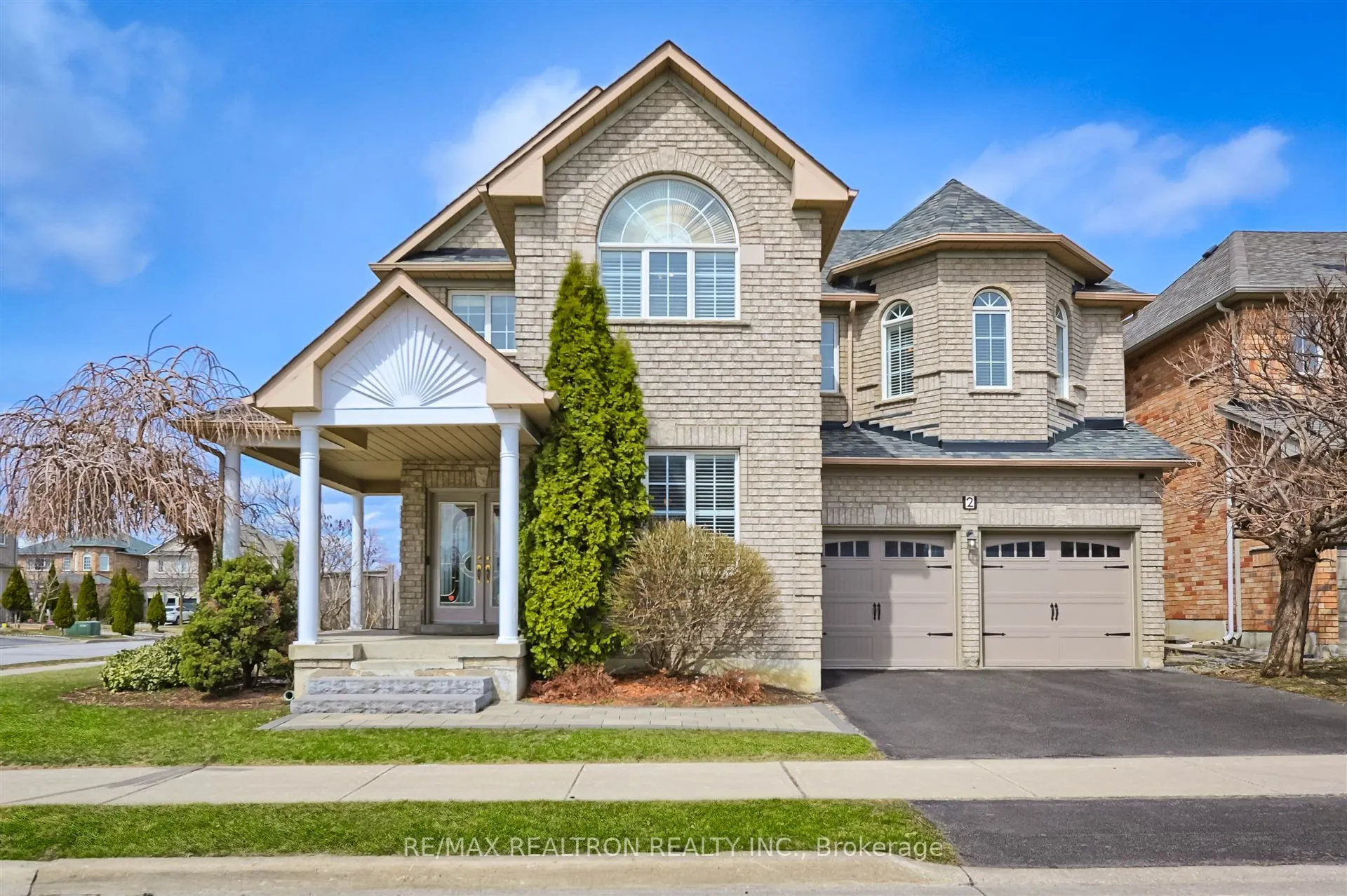 2 Foxfield Crescent