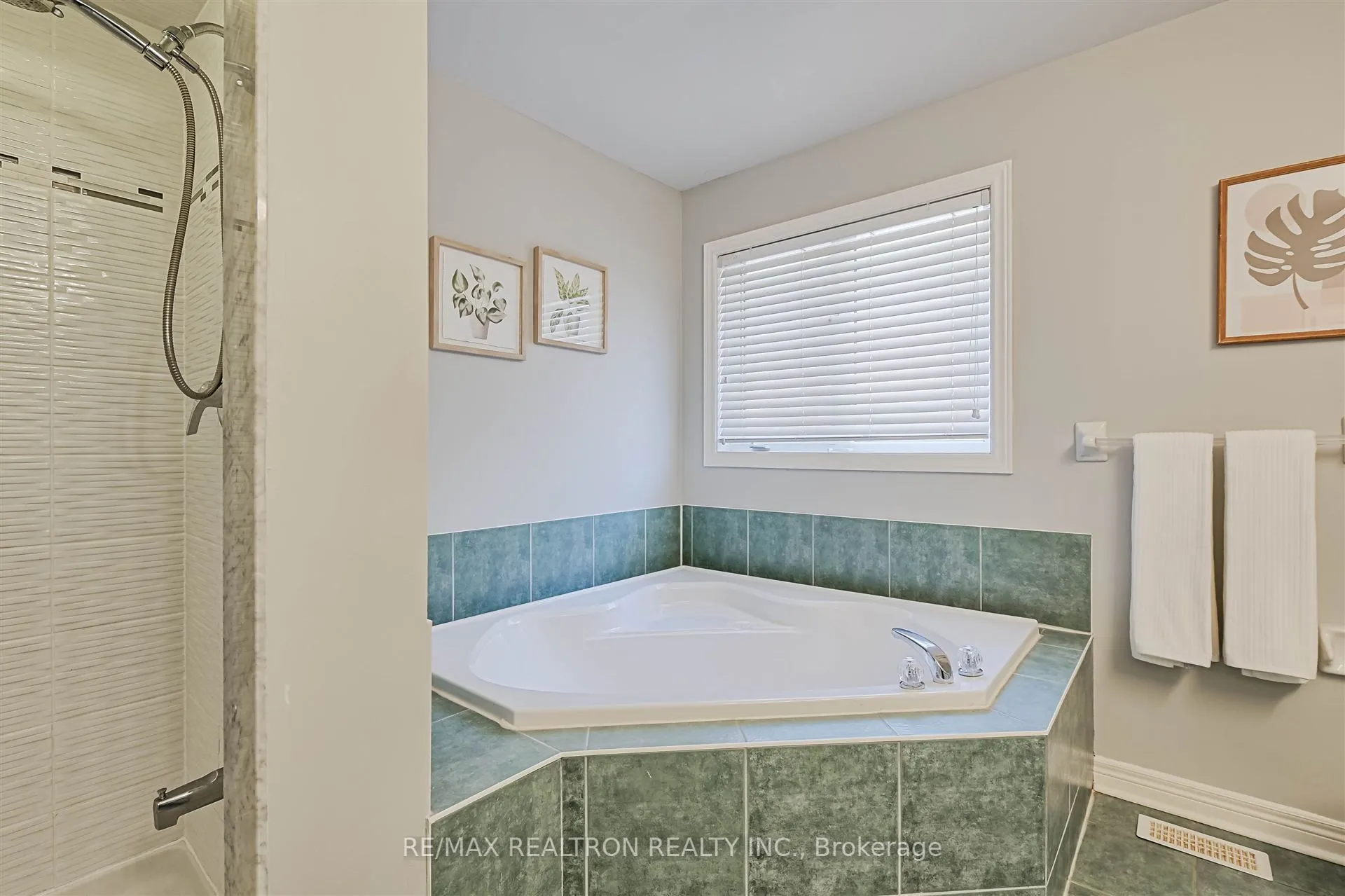 2 Foxfield Crescent