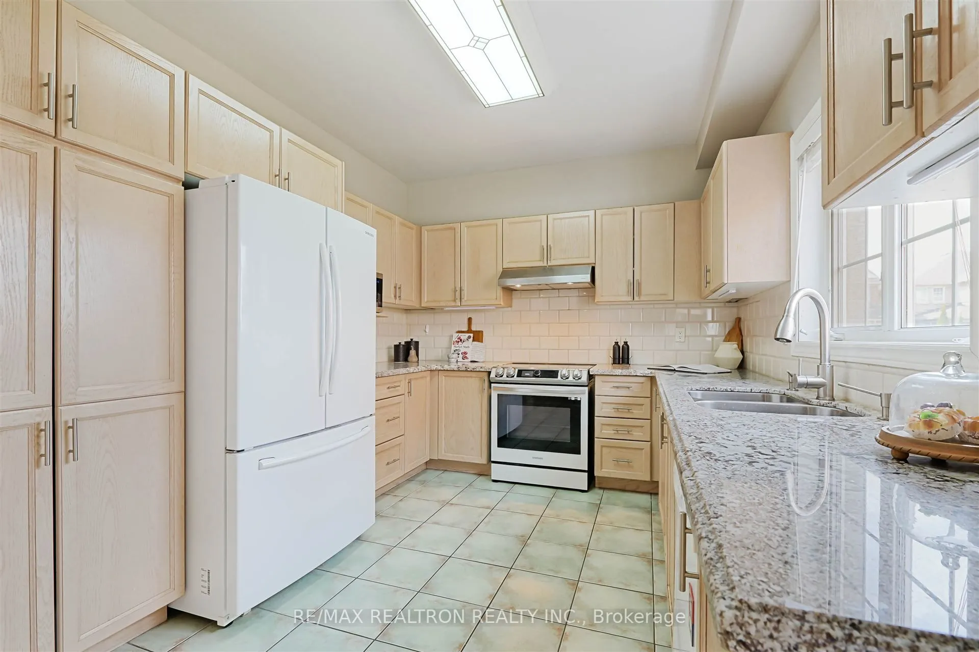 2 Foxfield Crescent