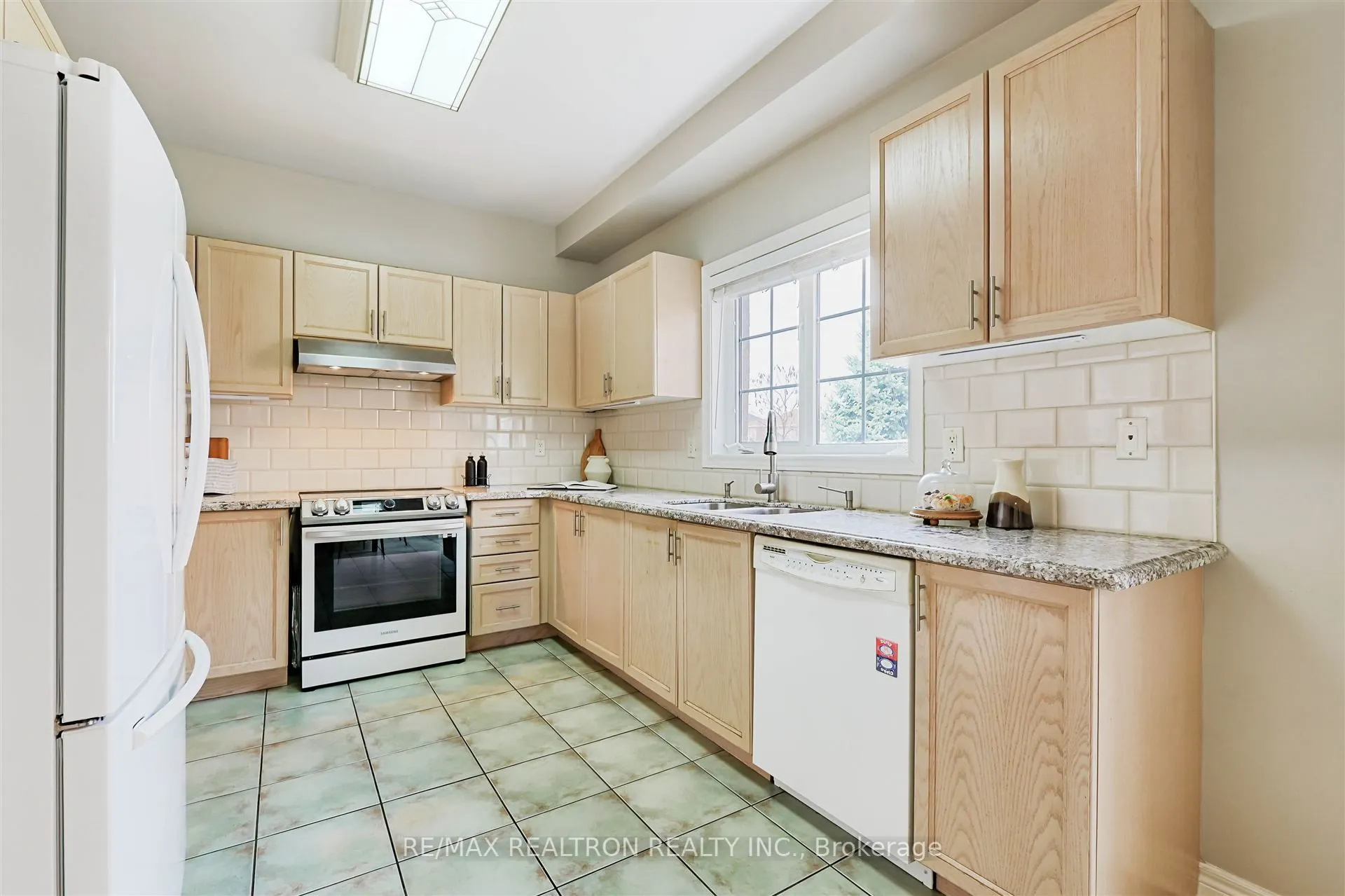 2 Foxfield Crescent