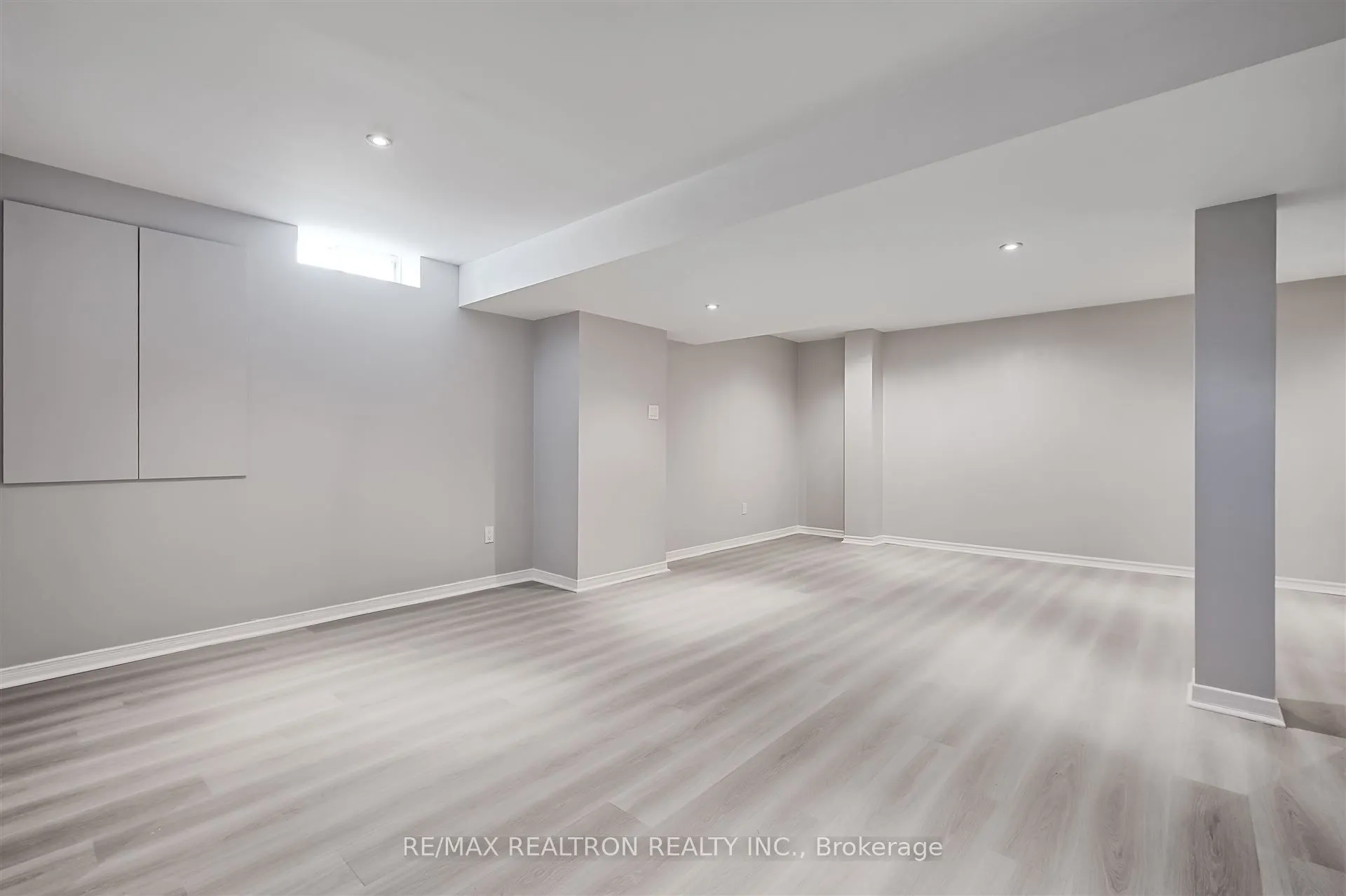 2 Foxfield Crescent