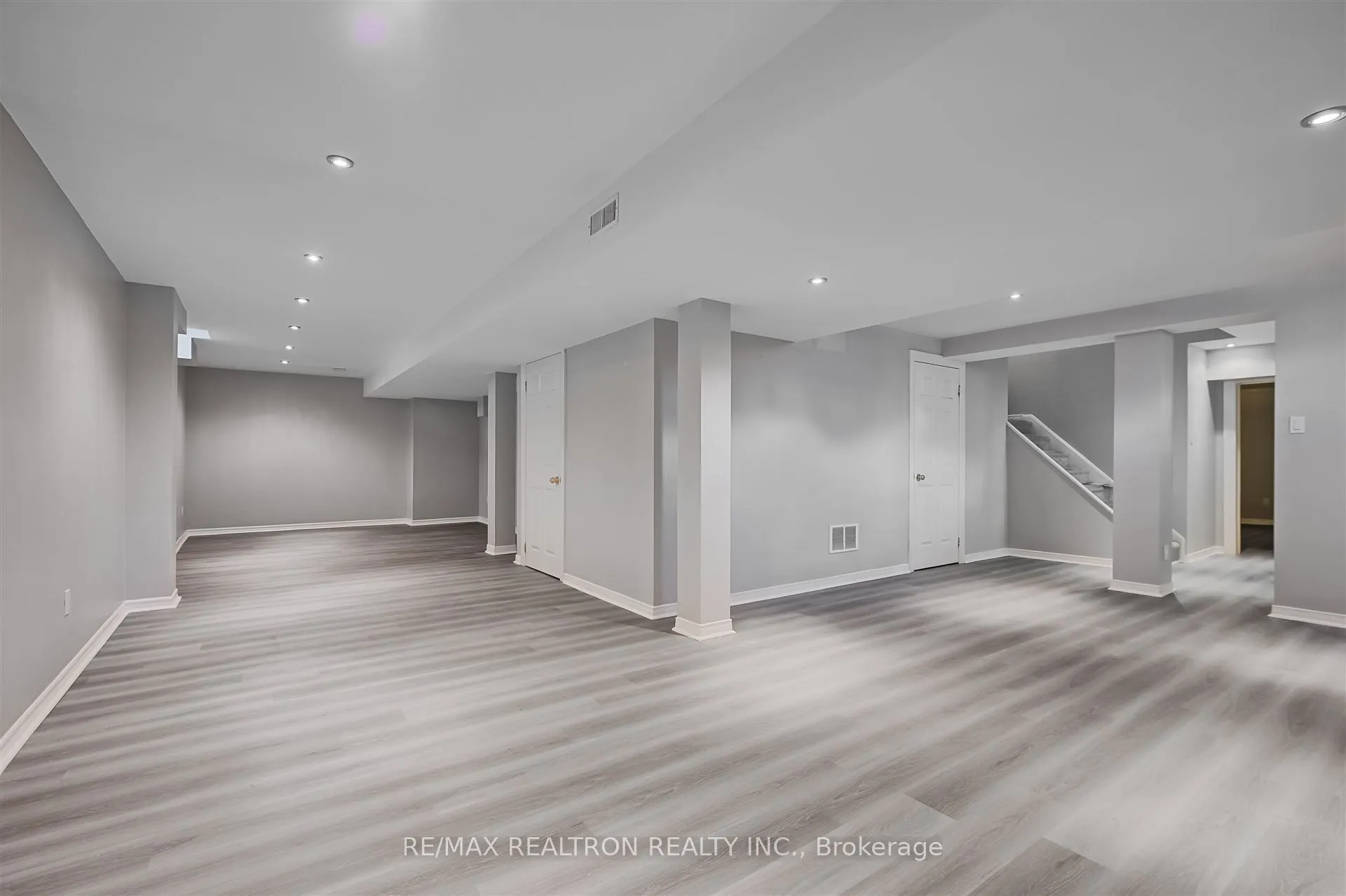 2 Foxfield Crescent