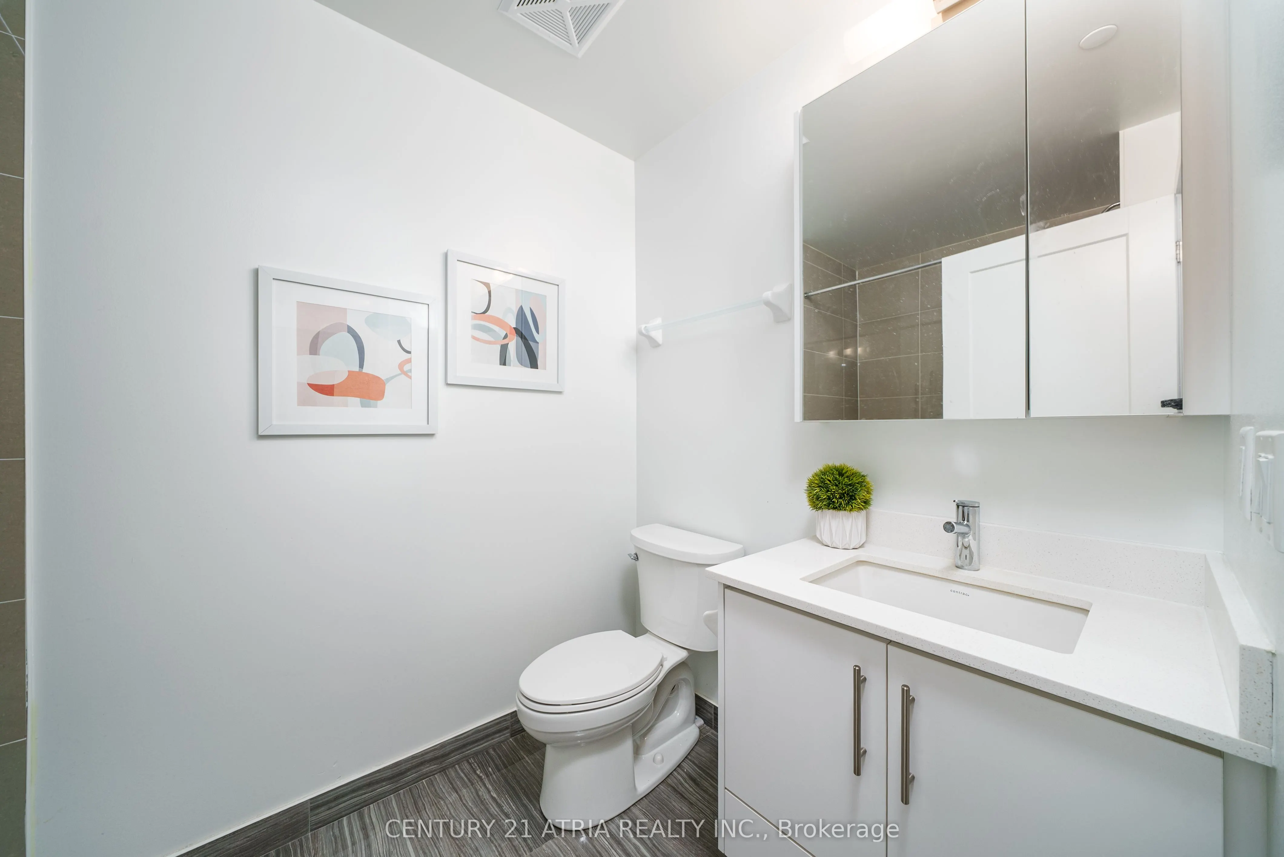 105 Oneida Crescent, #LPH01