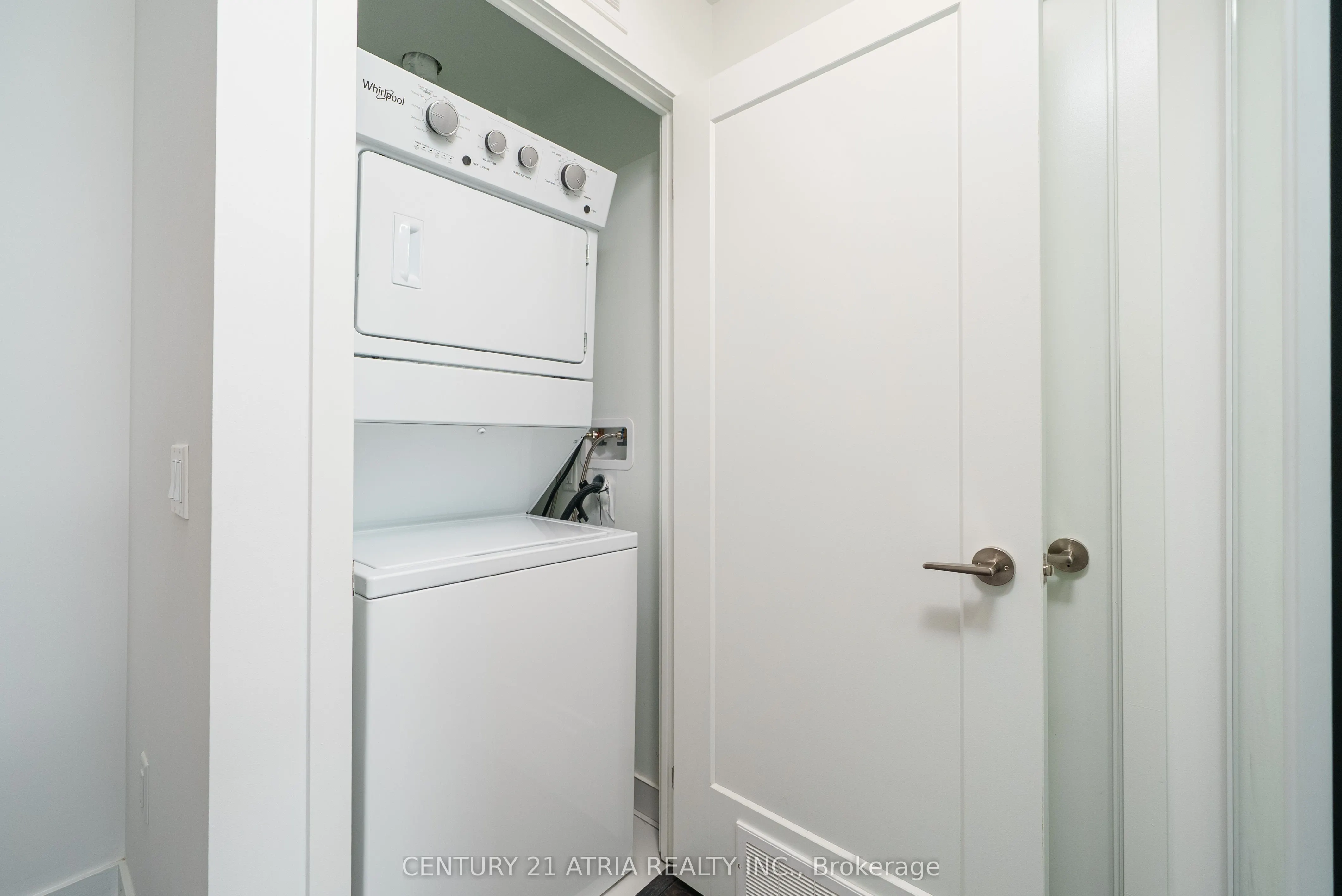 105 Oneida Crescent, #LPH01