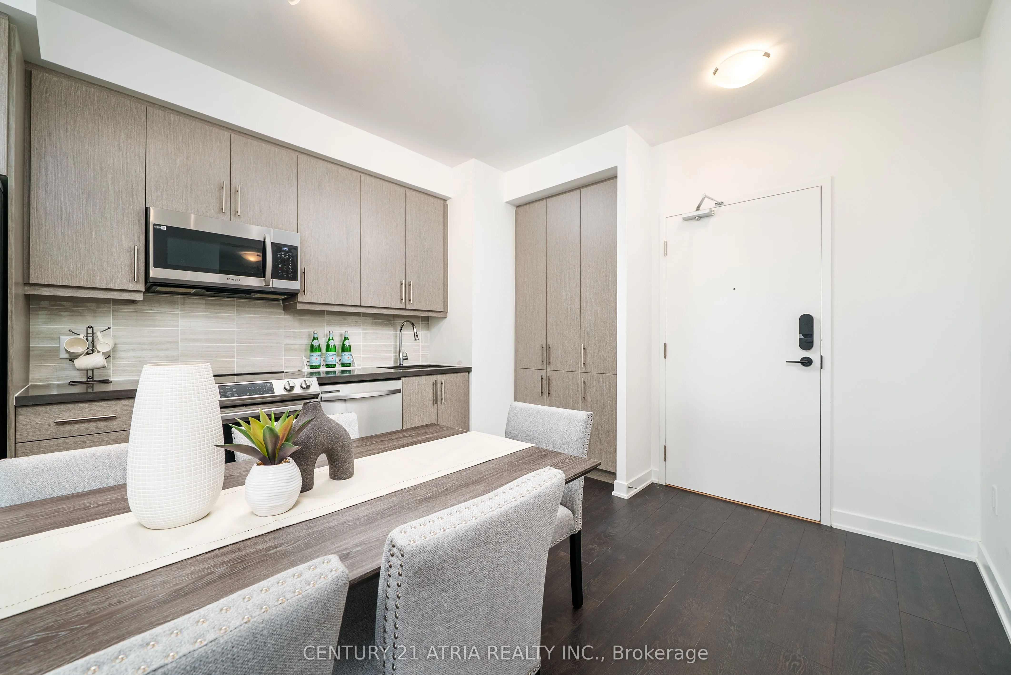 105 Oneida Crescent, #LPH01