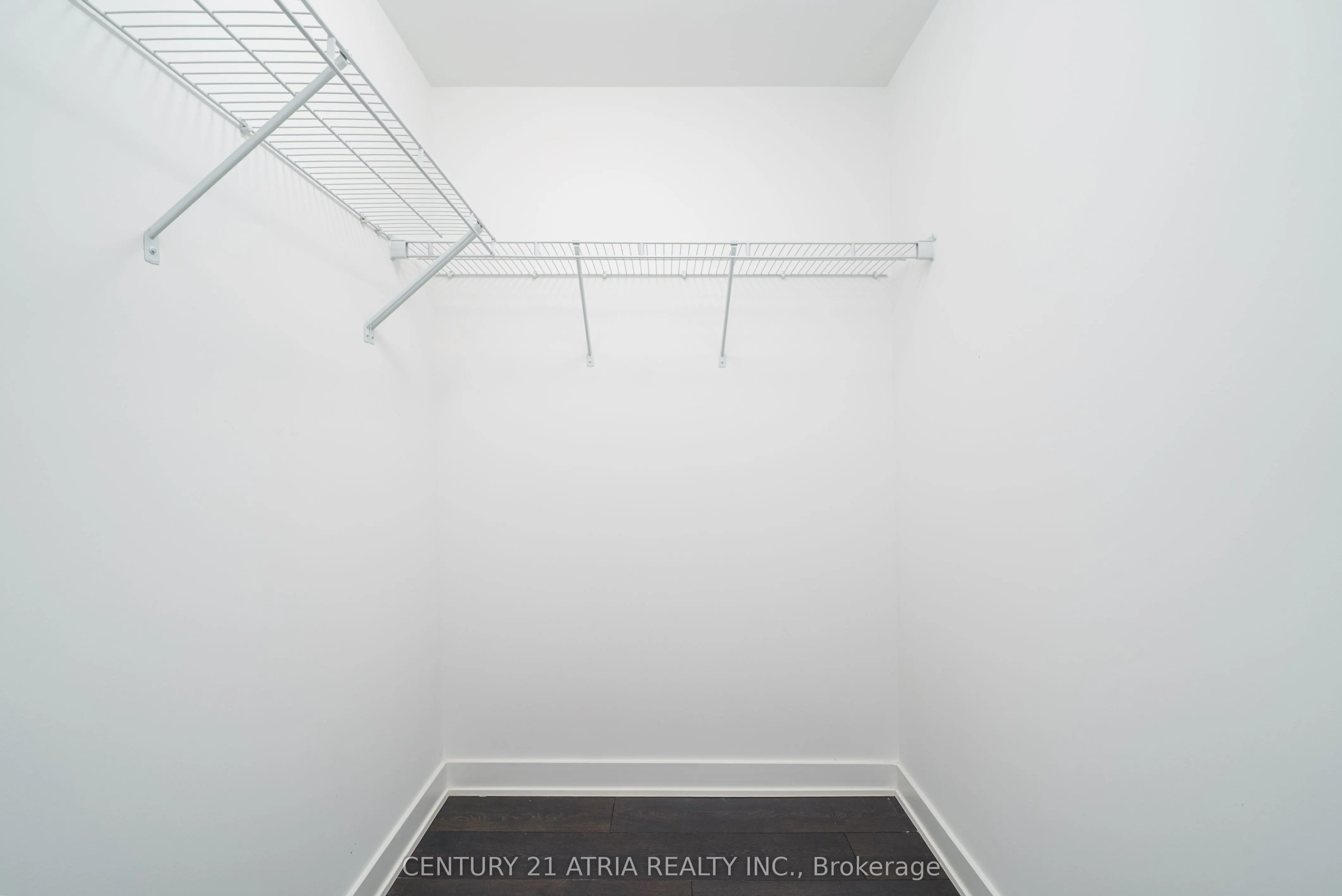 105 Oneida Crescent, #LPH01