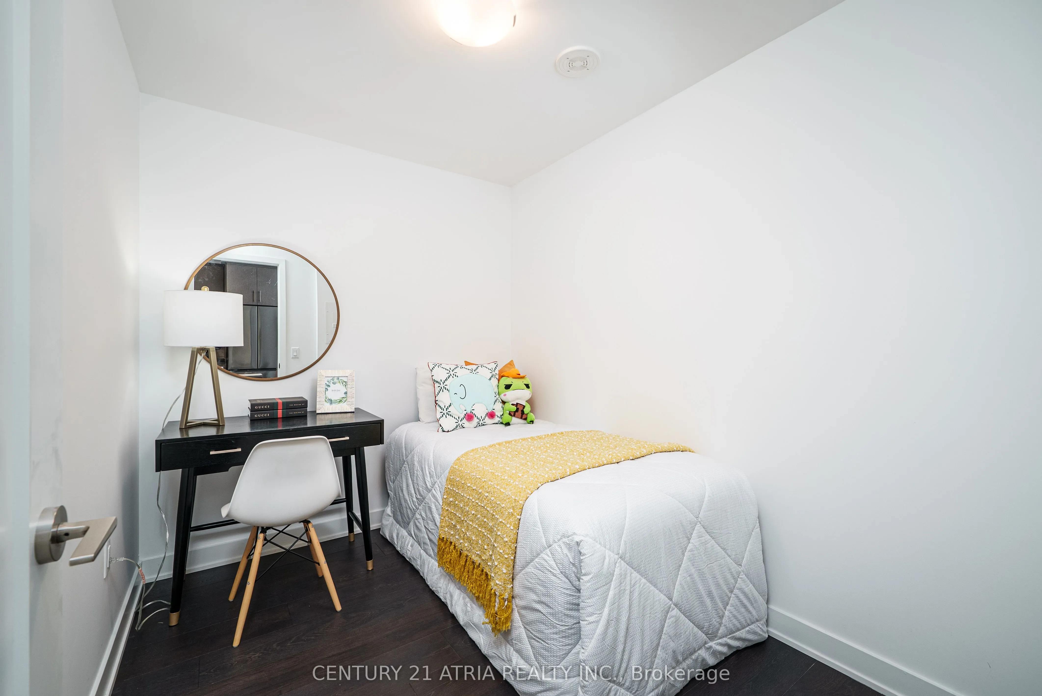 105 Oneida Crescent, #LPH01
