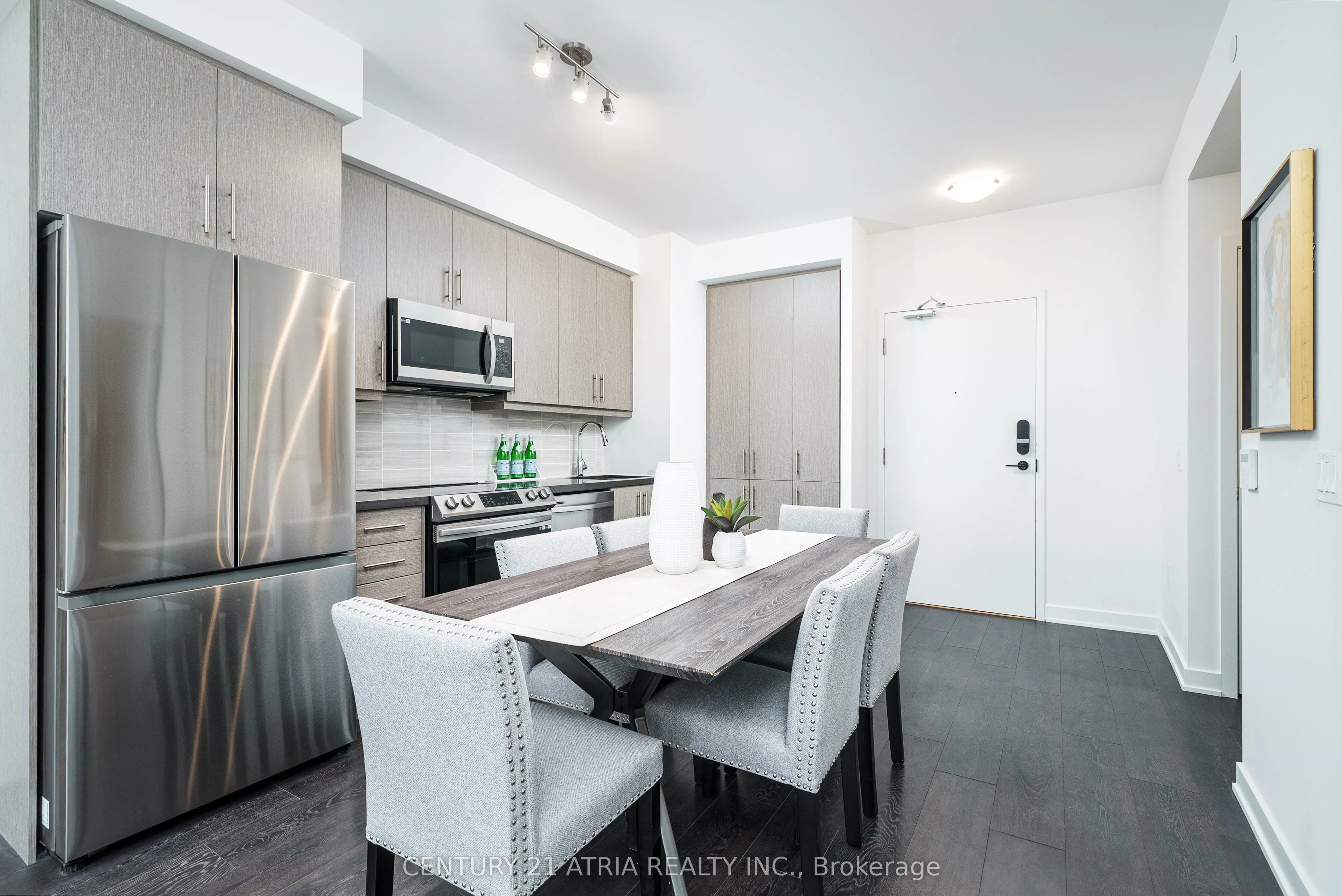 105 Oneida Crescent, #LPH01