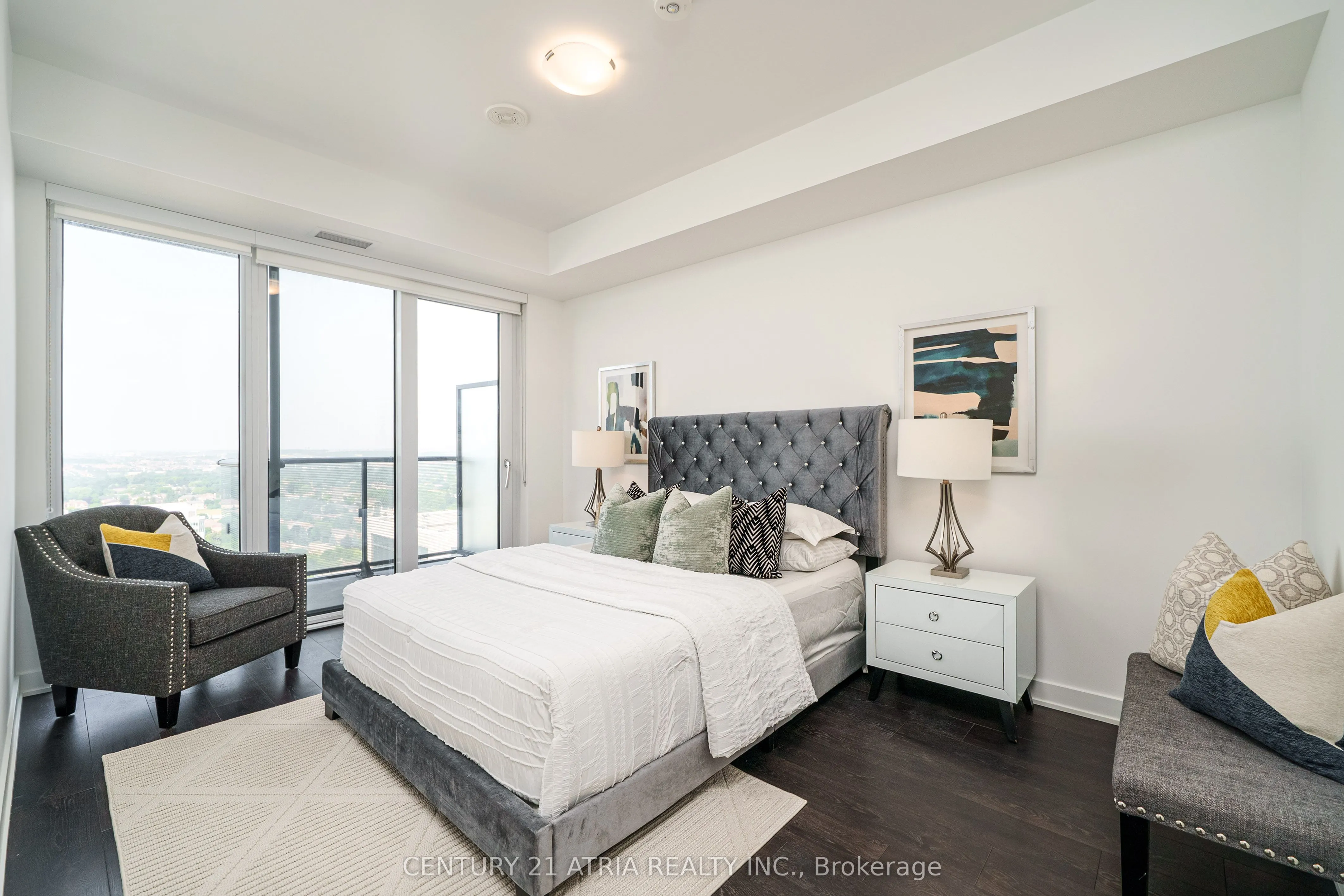 105 Oneida Crescent, #LPH01