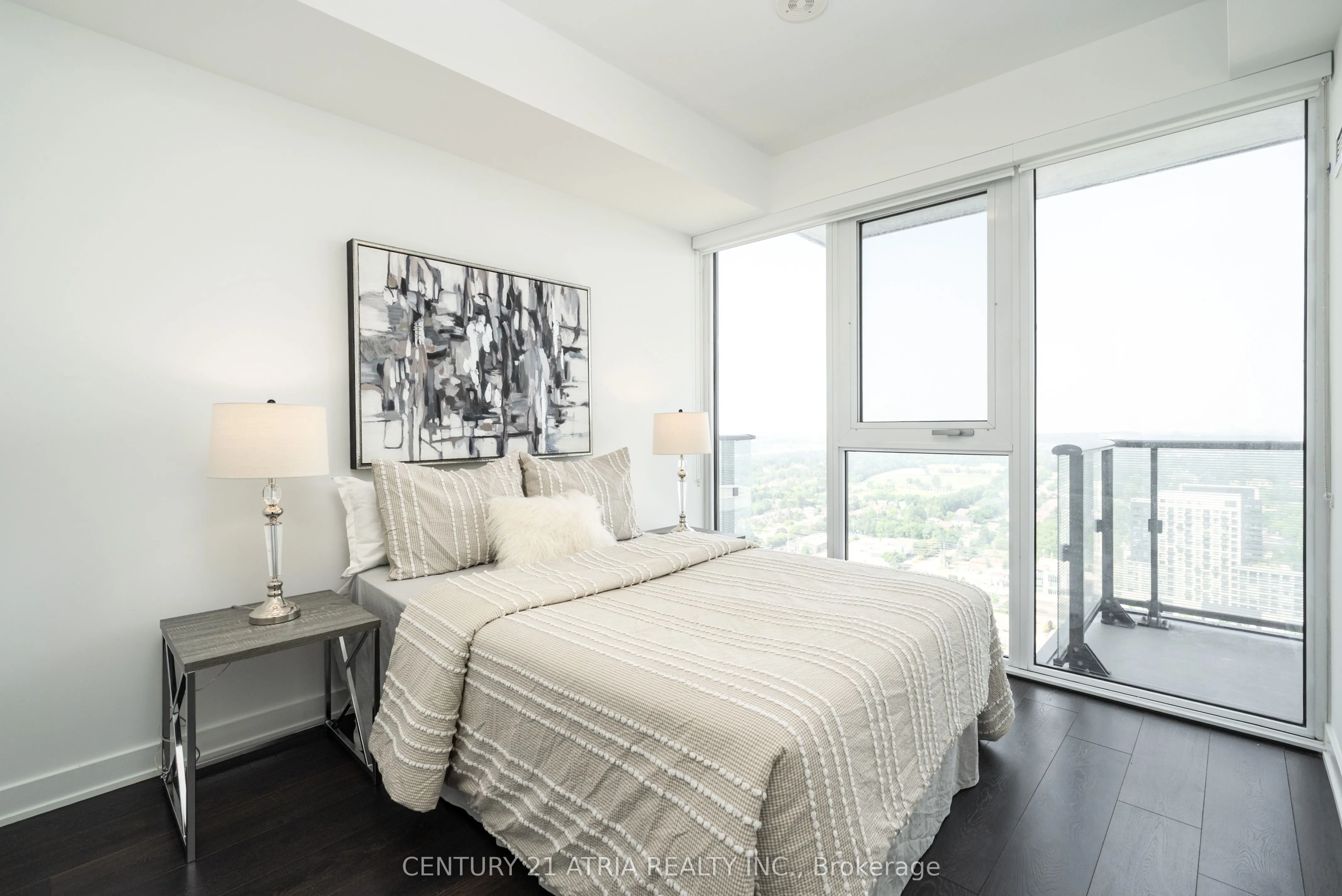 105 Oneida Crescent, #LPH01