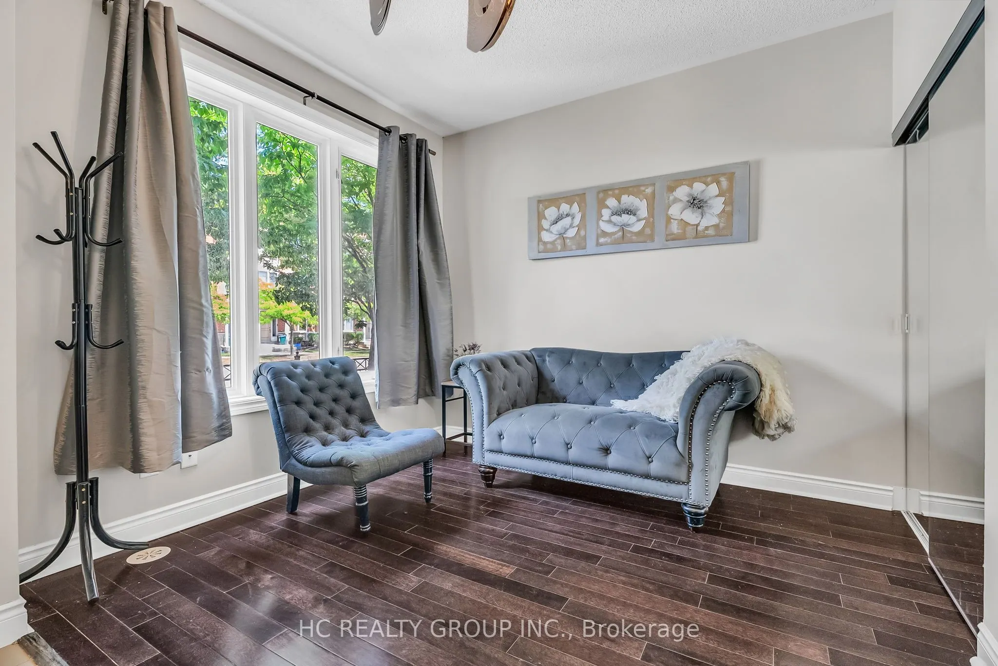 225 South Park Road, #TH6