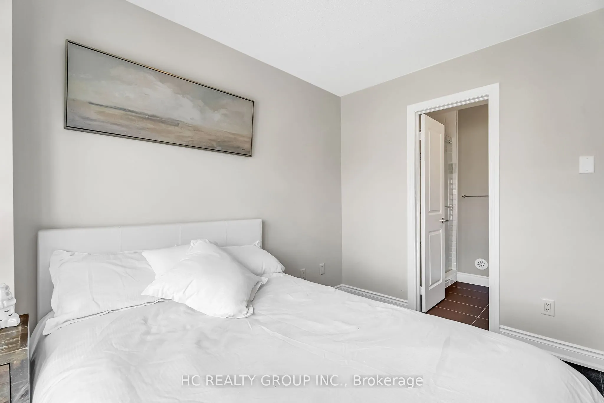 225 South Park Road, #TH6