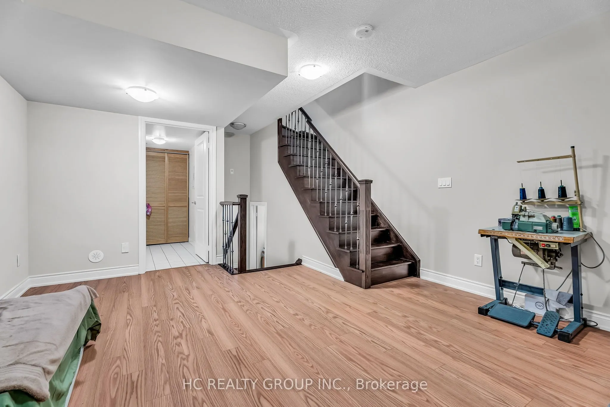 225 South Park Road, #TH6