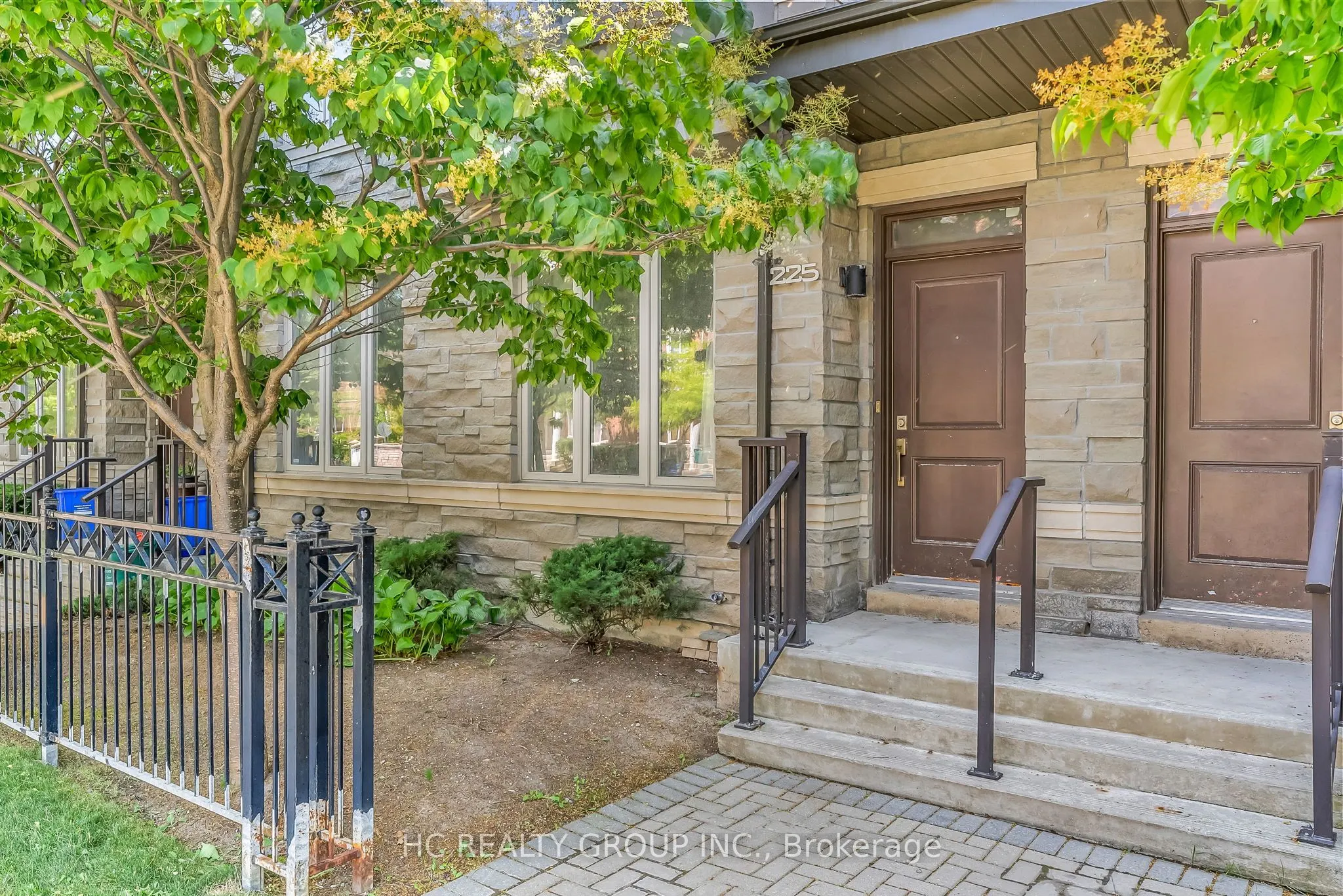 225 South Park Road, #TH6