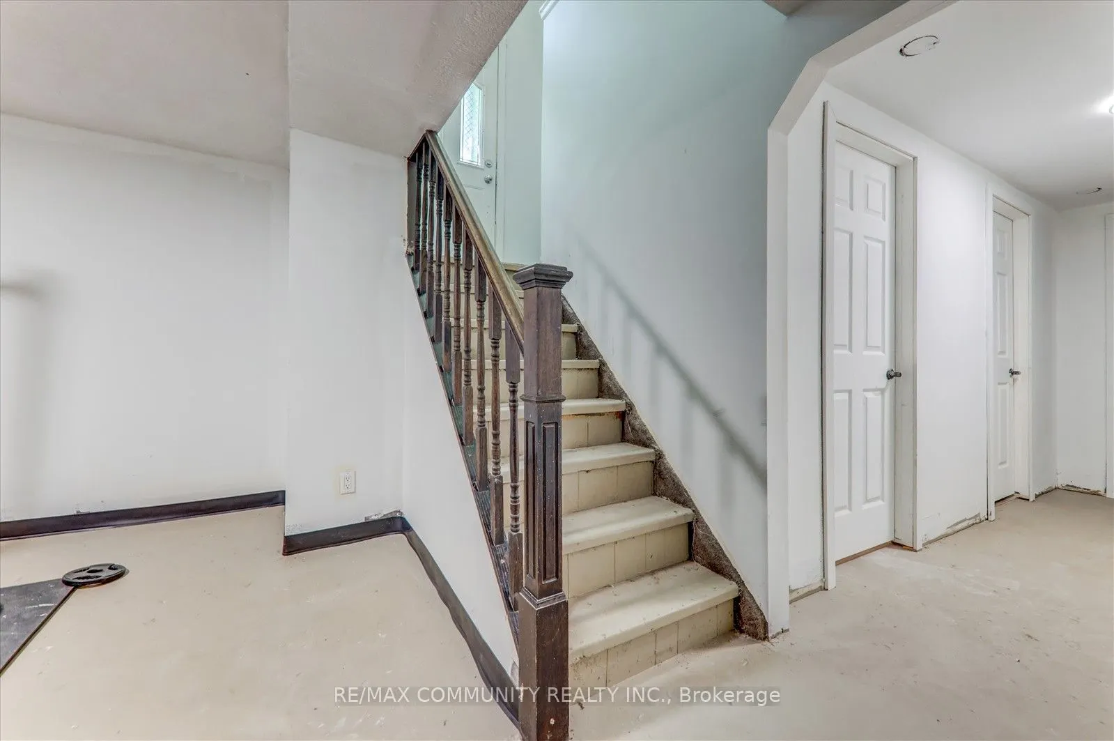 25 George Street S
