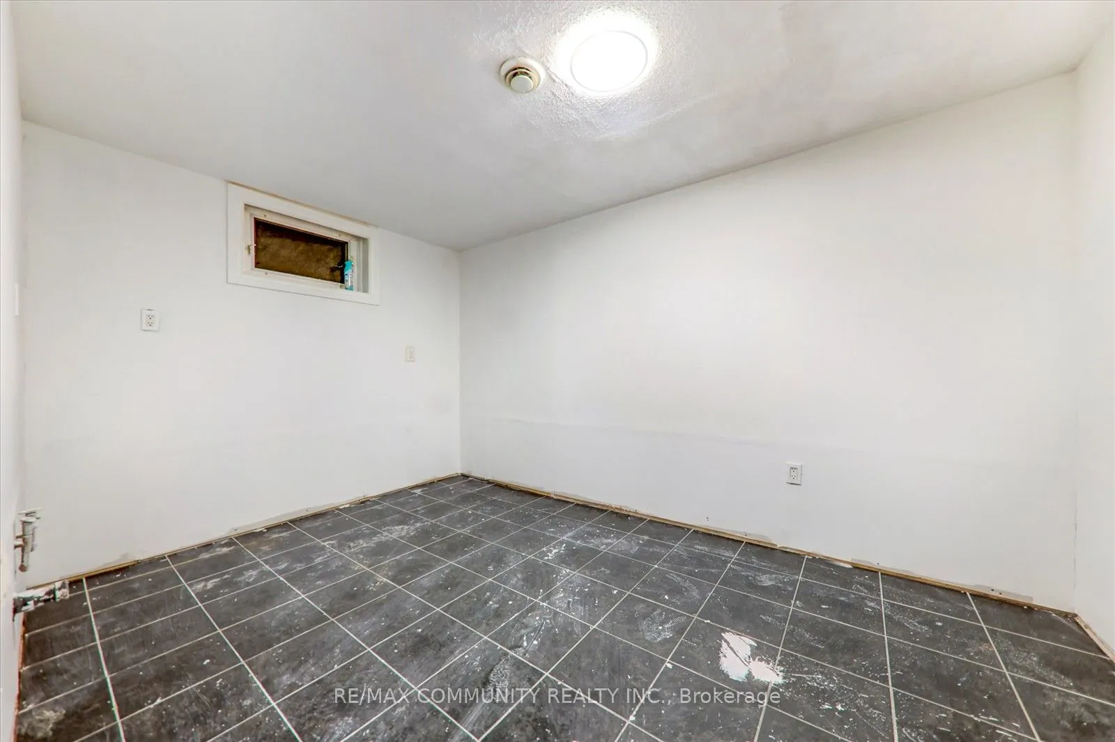 25 George Street S