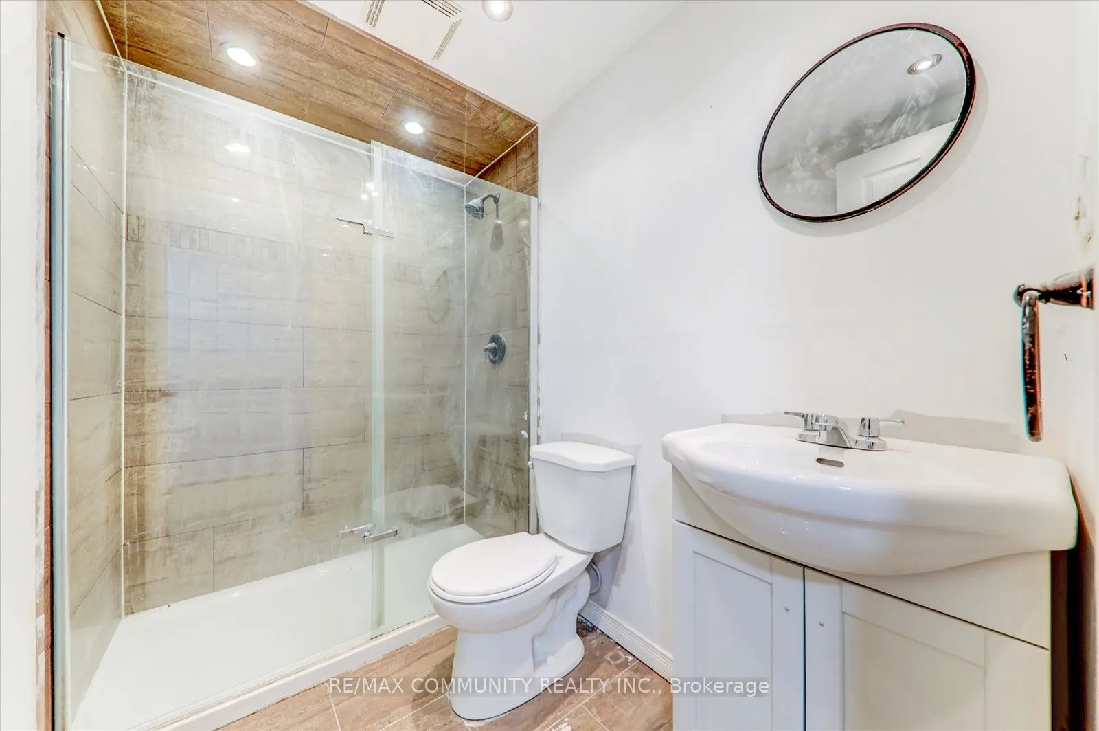 25 George Street S