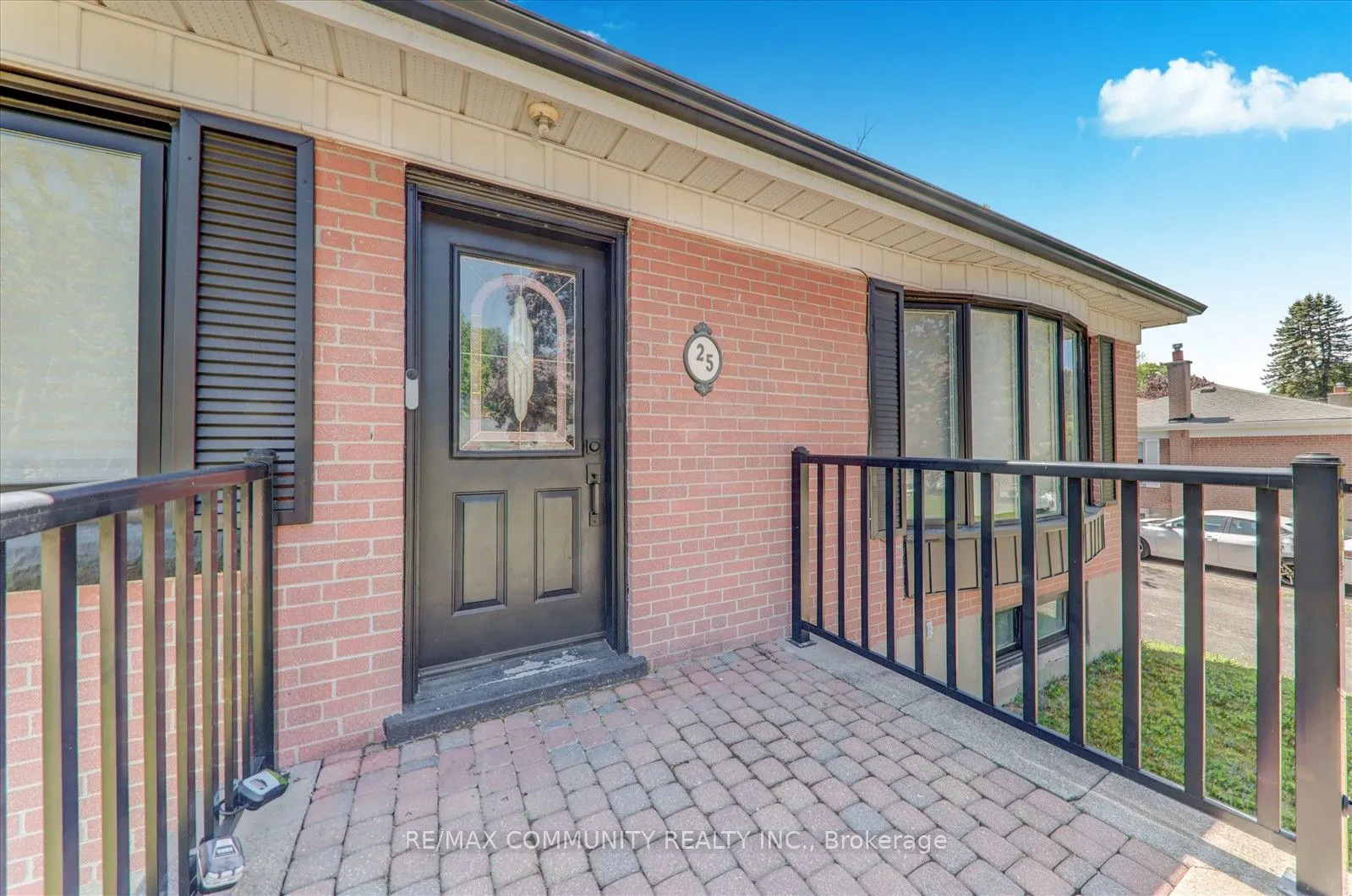 25 George Street S