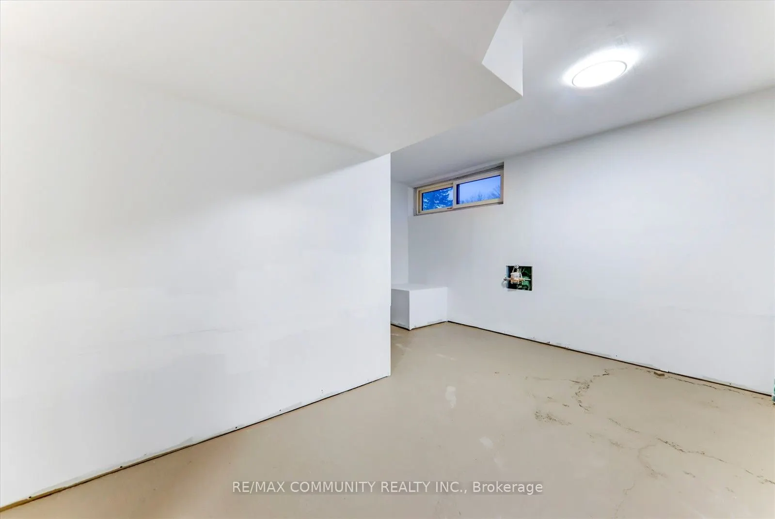 25 George Street S