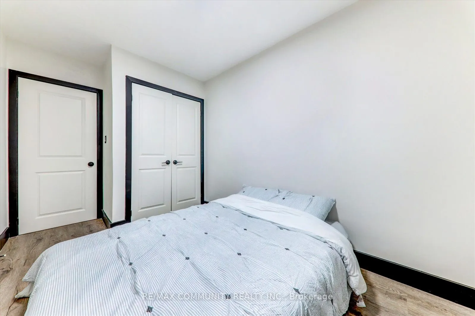 25 George Street S