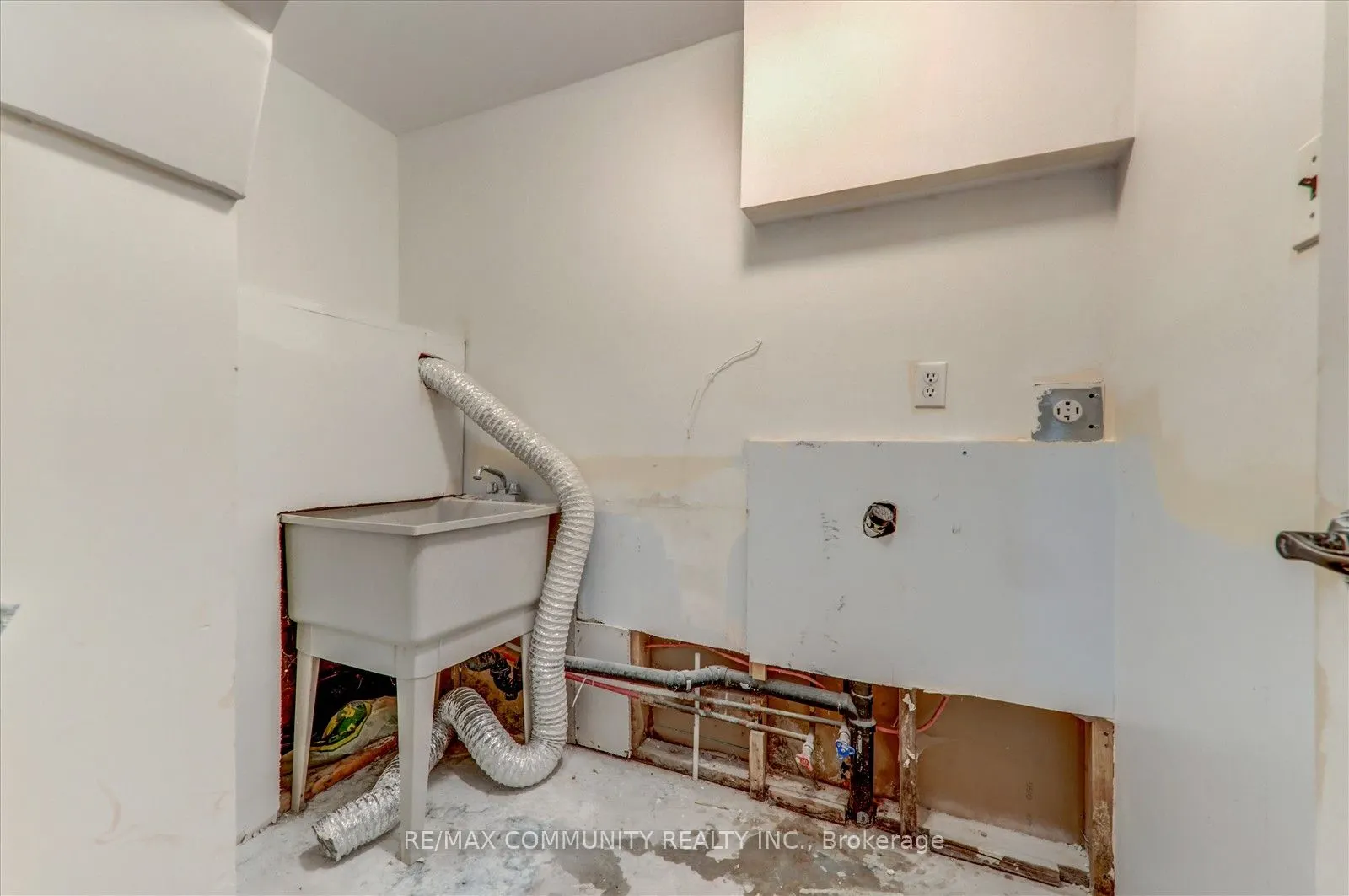 25 George Street S