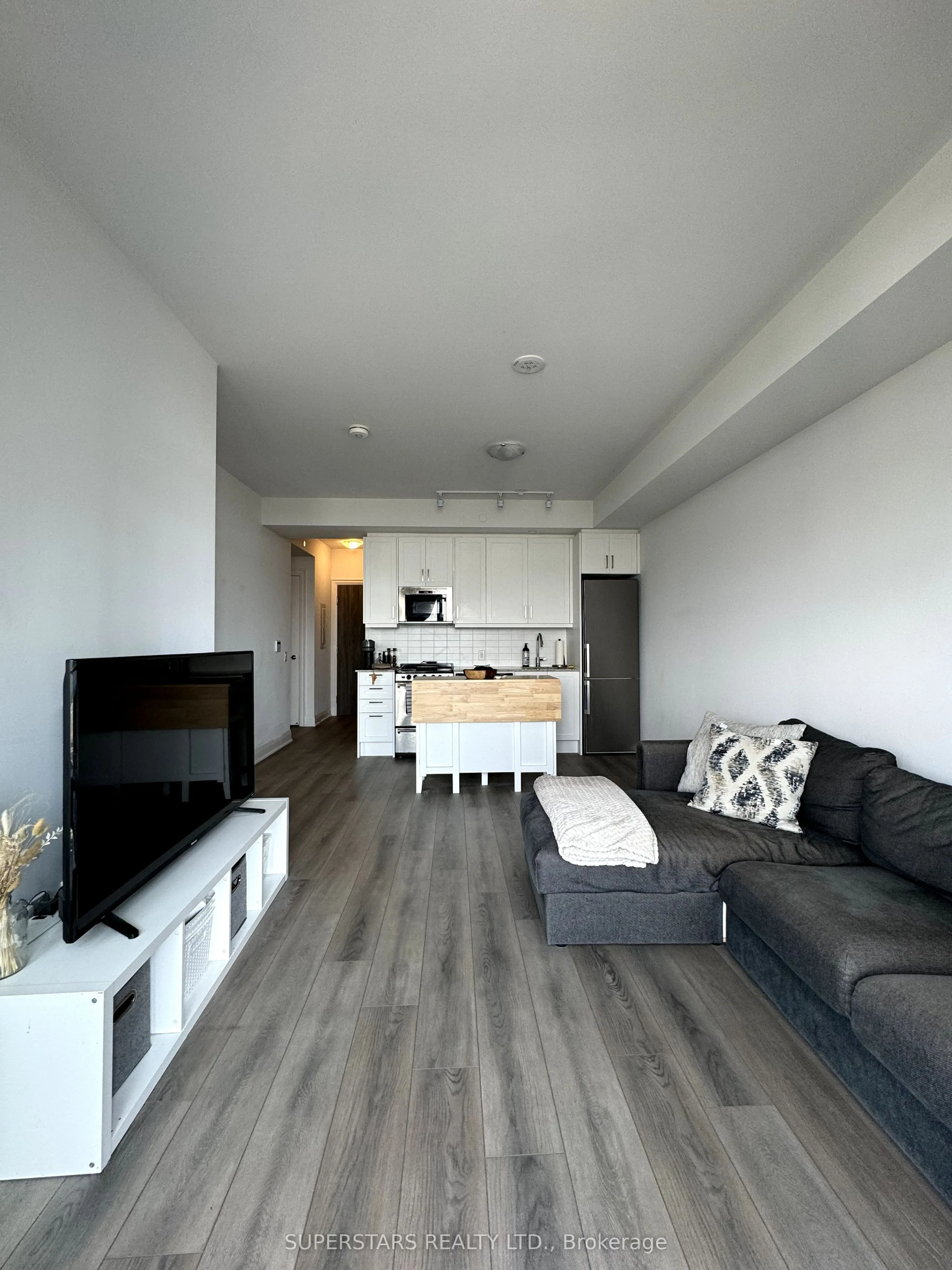 10 Gatineau Drive, #711