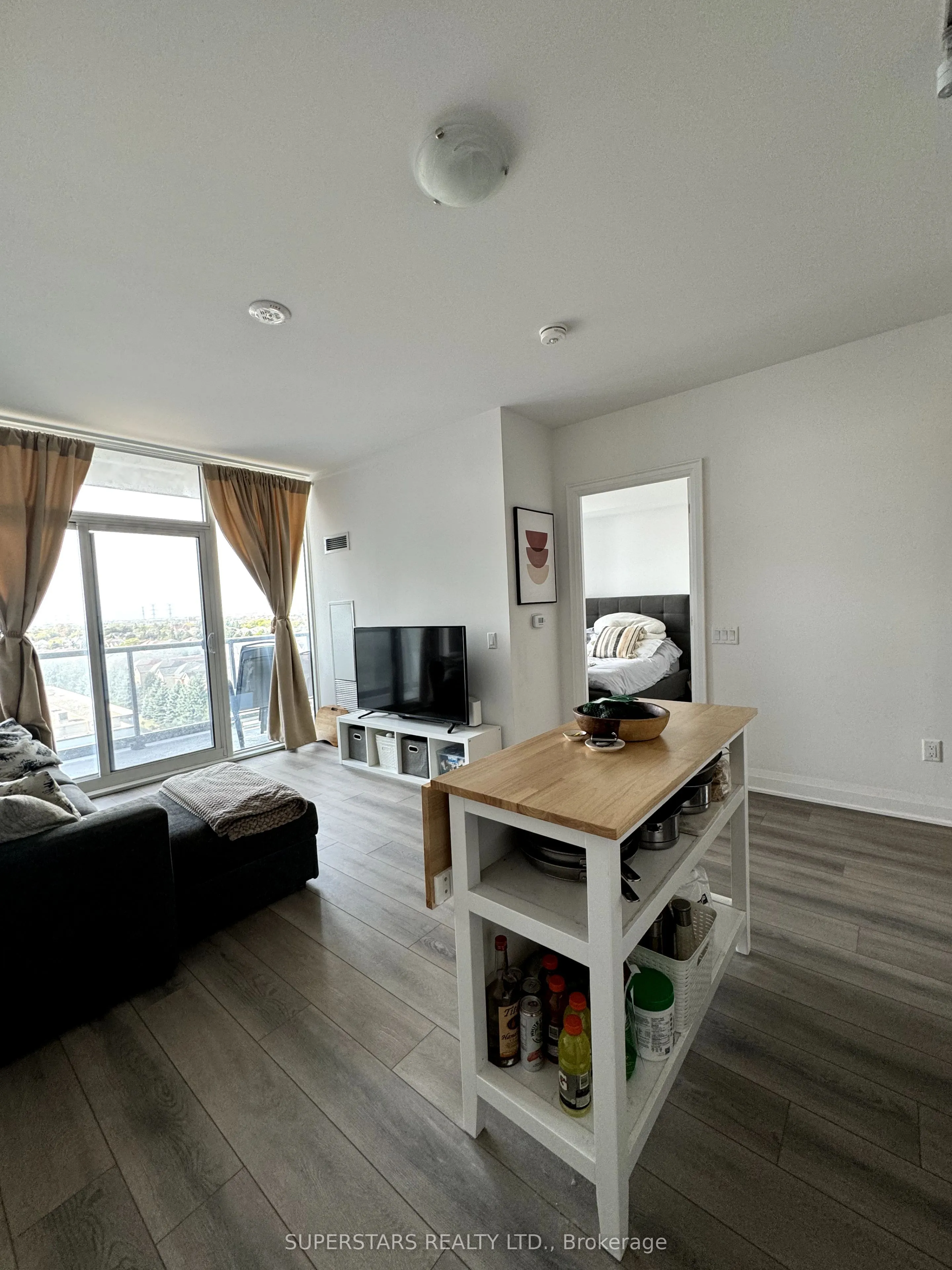 10 Gatineau Drive, #711