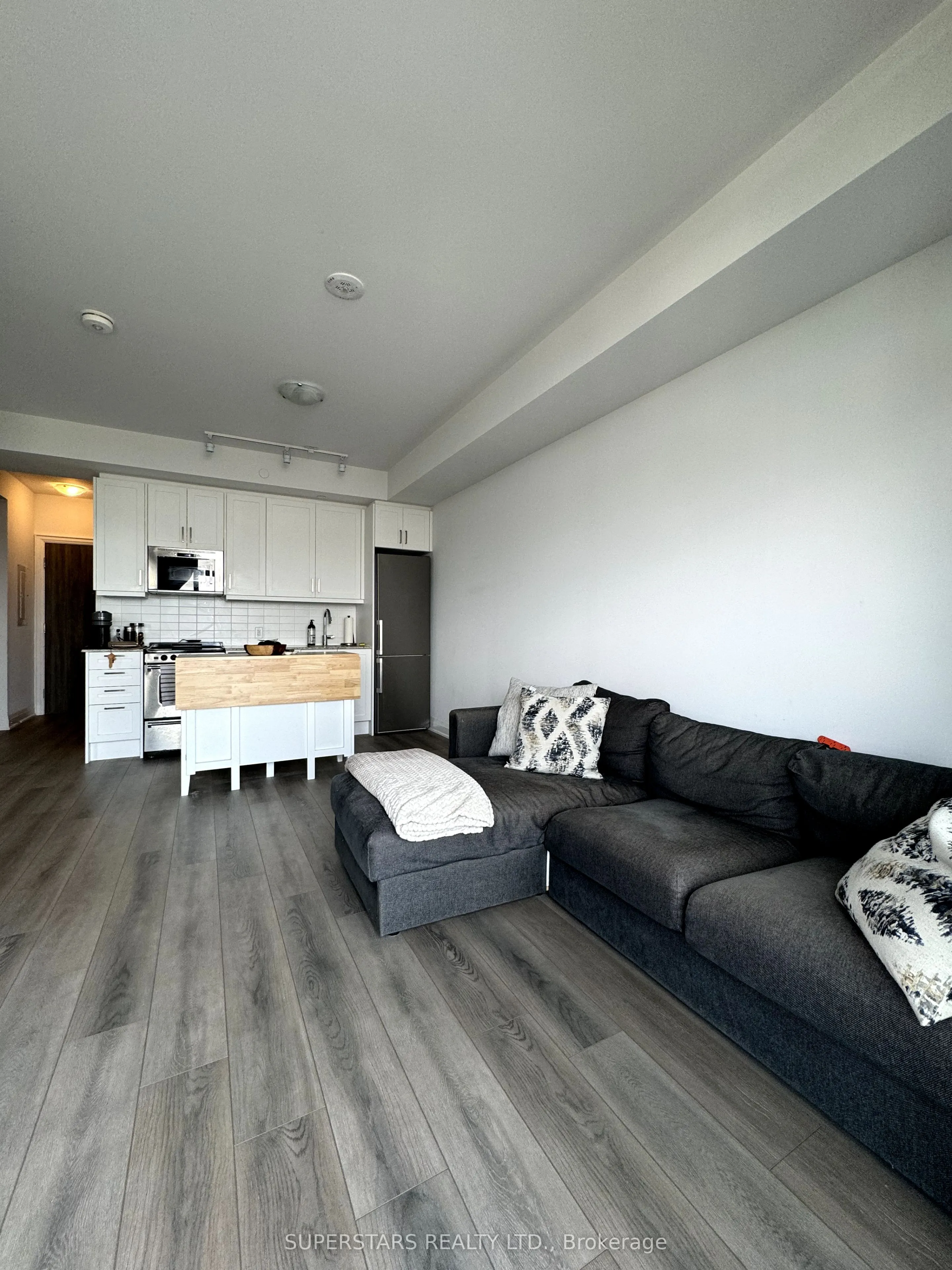 10 Gatineau Drive, #711