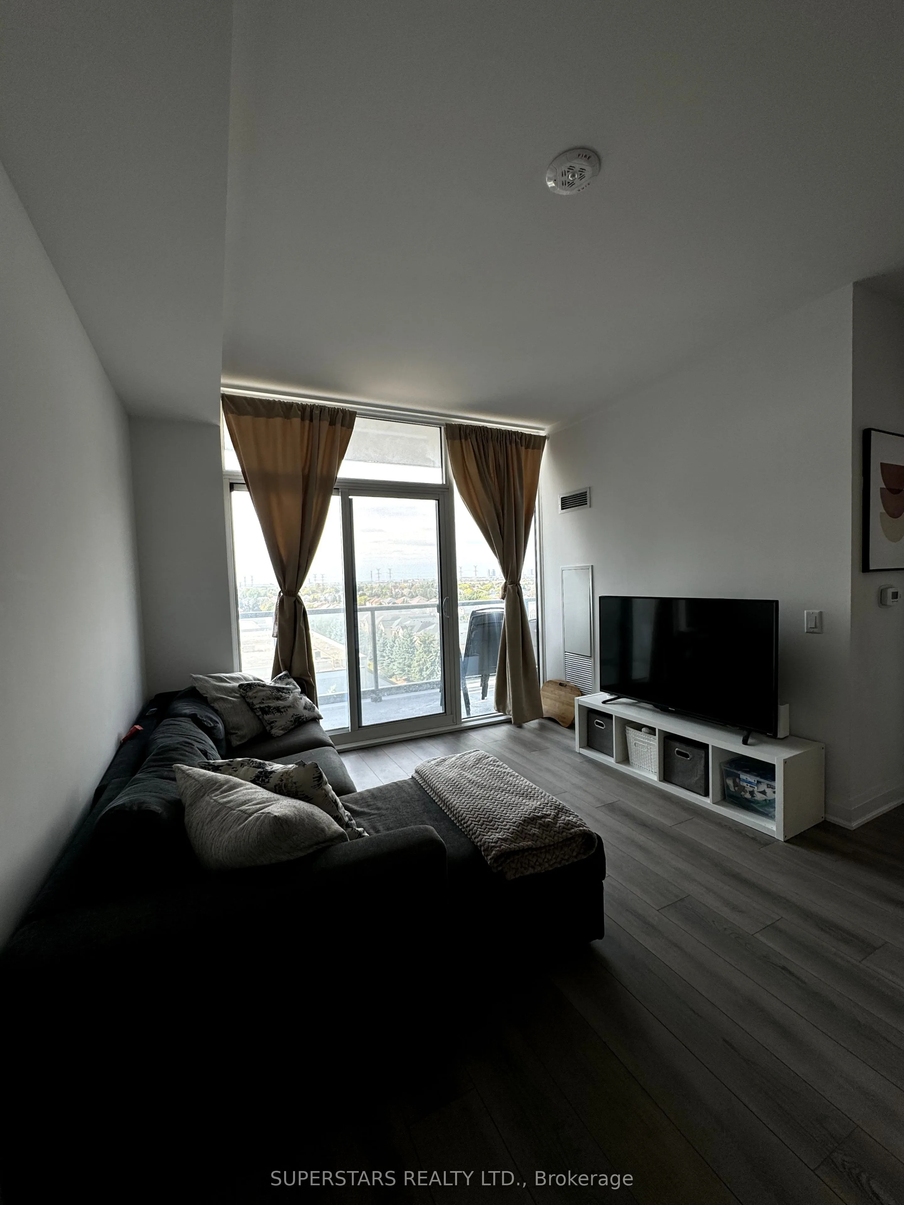 10 Gatineau Drive, #711