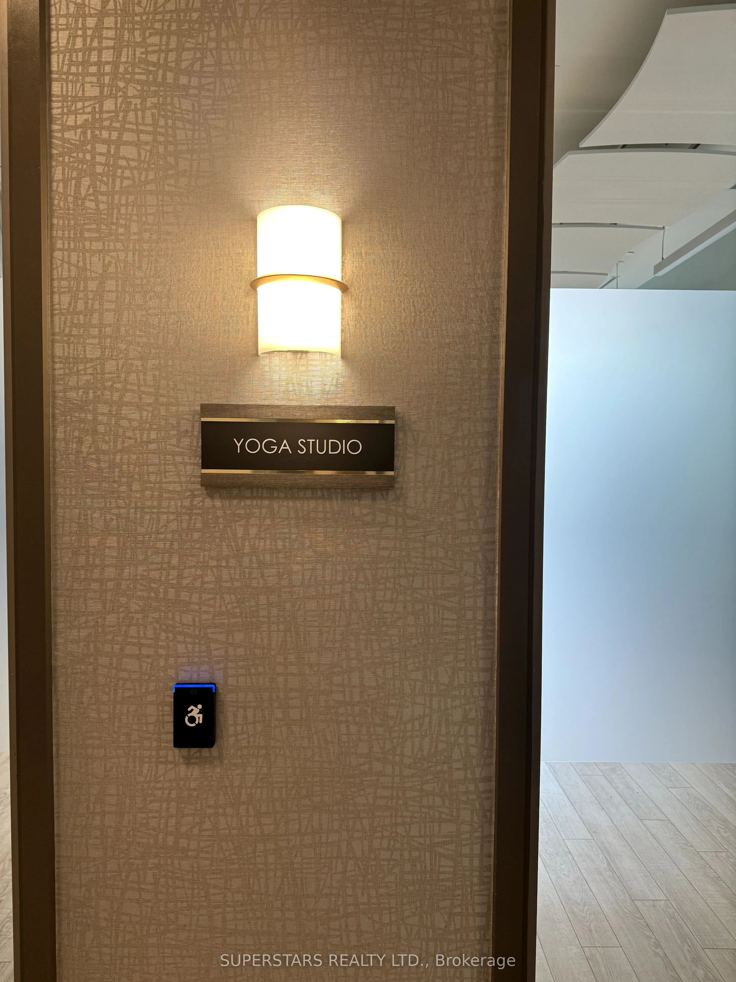 10 Gatineau Drive, #711