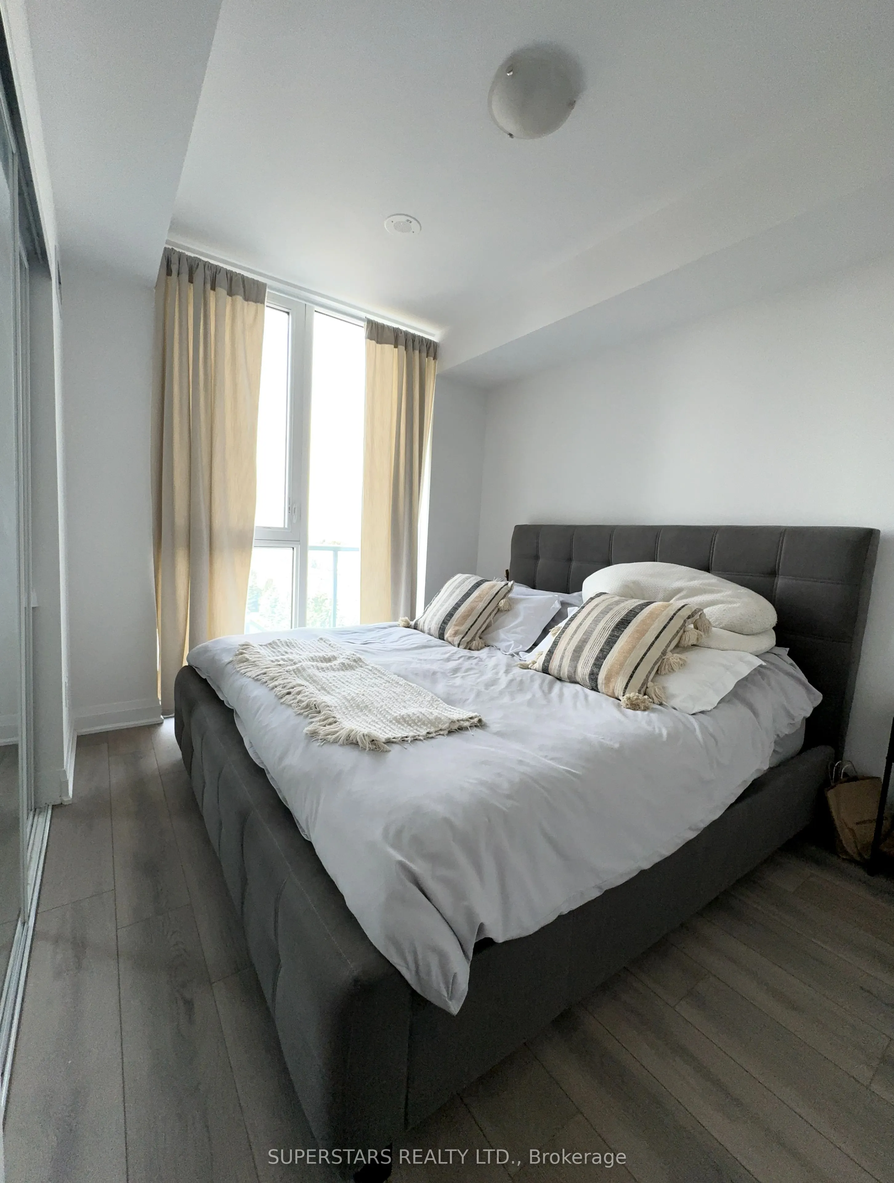10 Gatineau Drive, #711