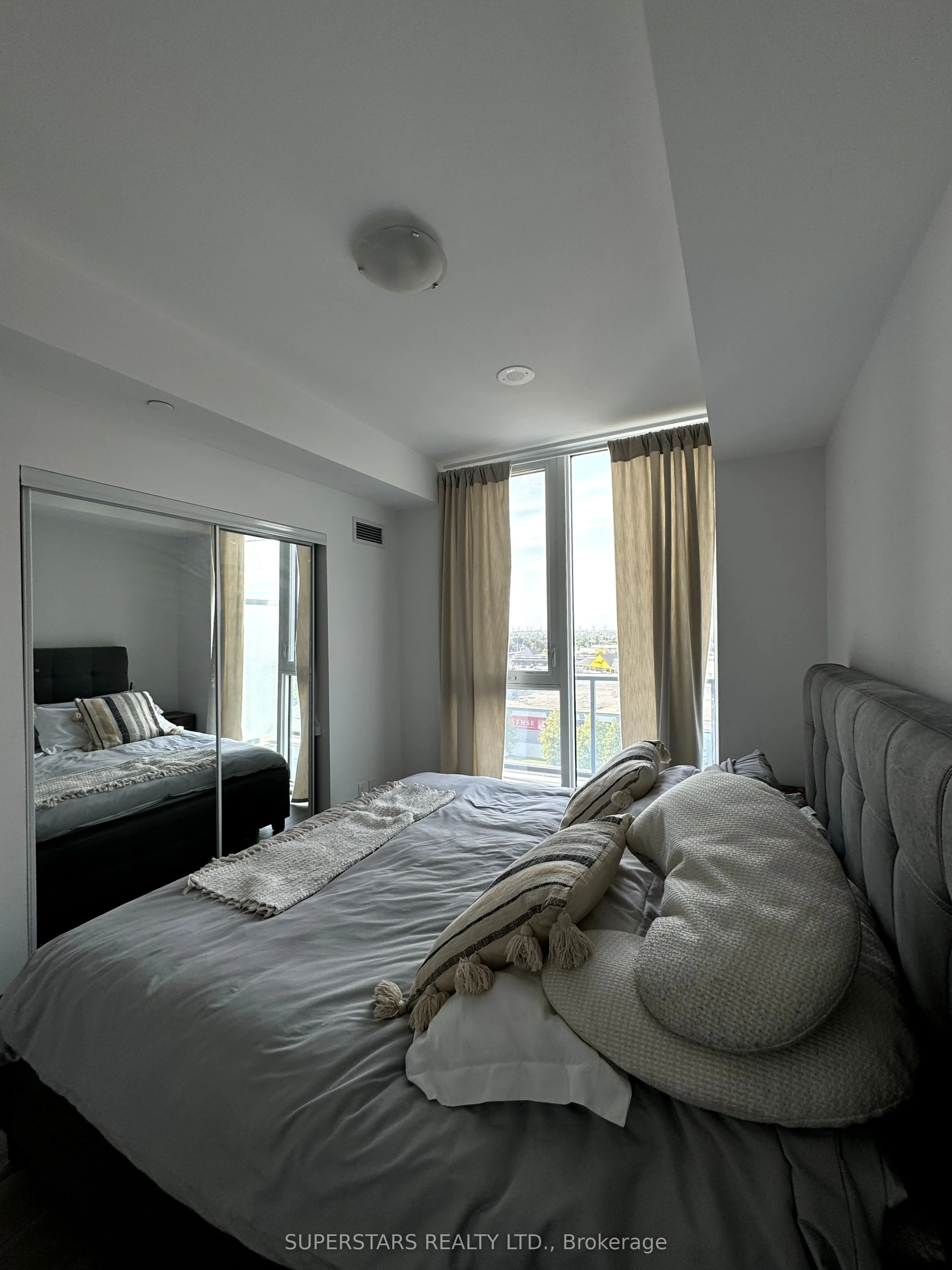 10 Gatineau Drive, #711