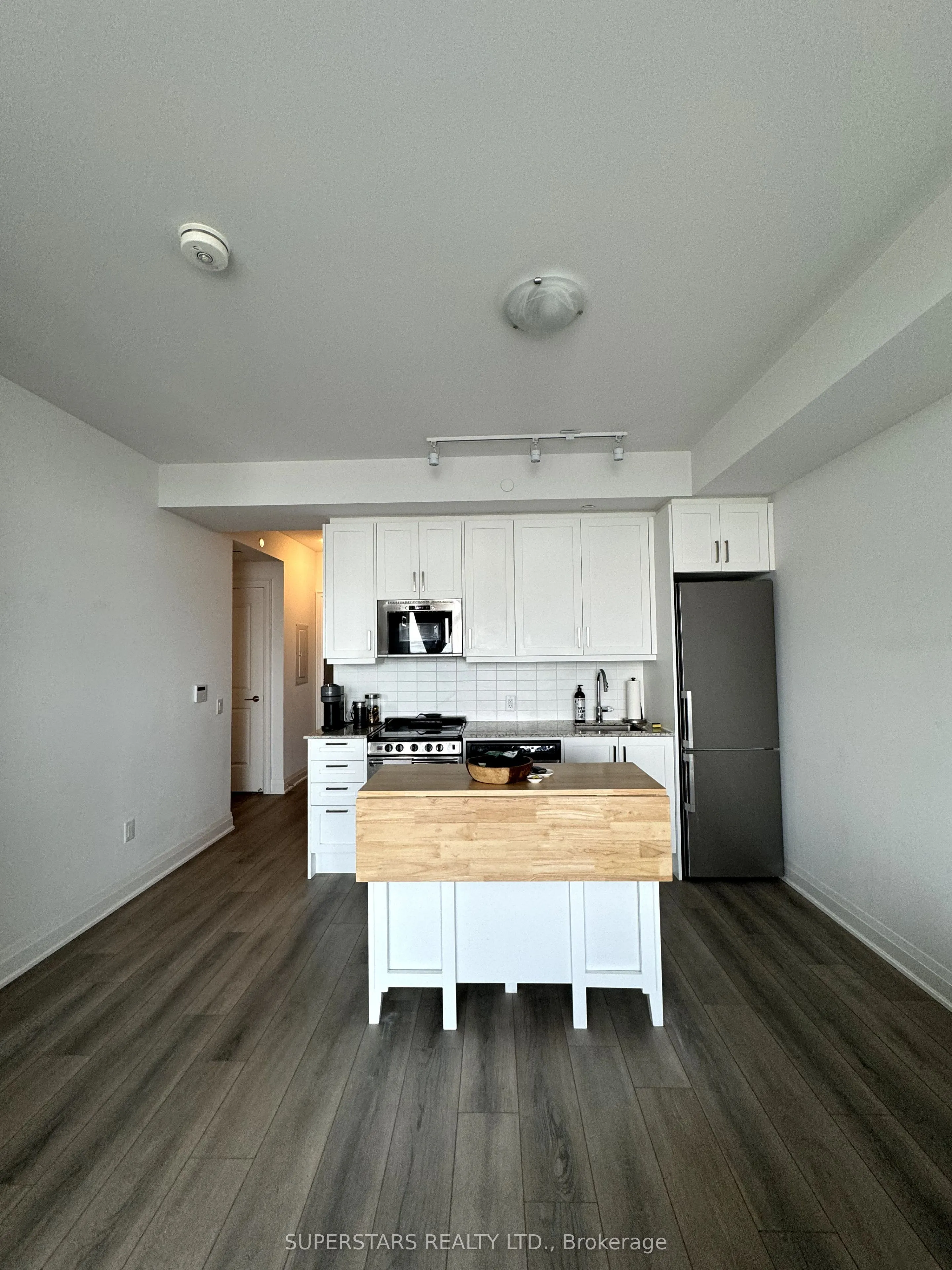 10 Gatineau Drive, #711