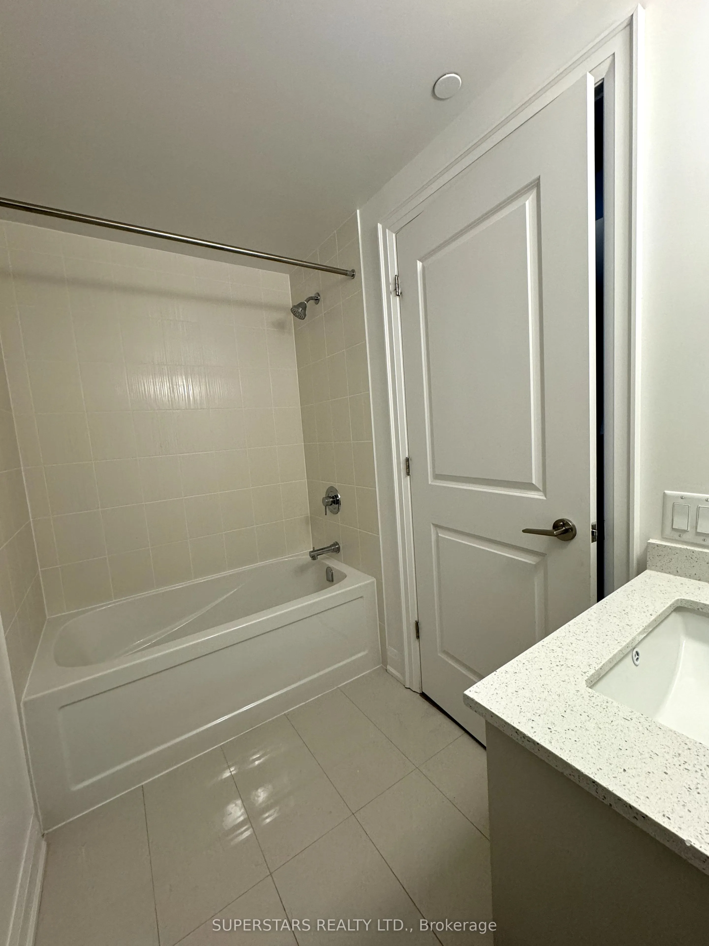 10 Gatineau Drive, #711