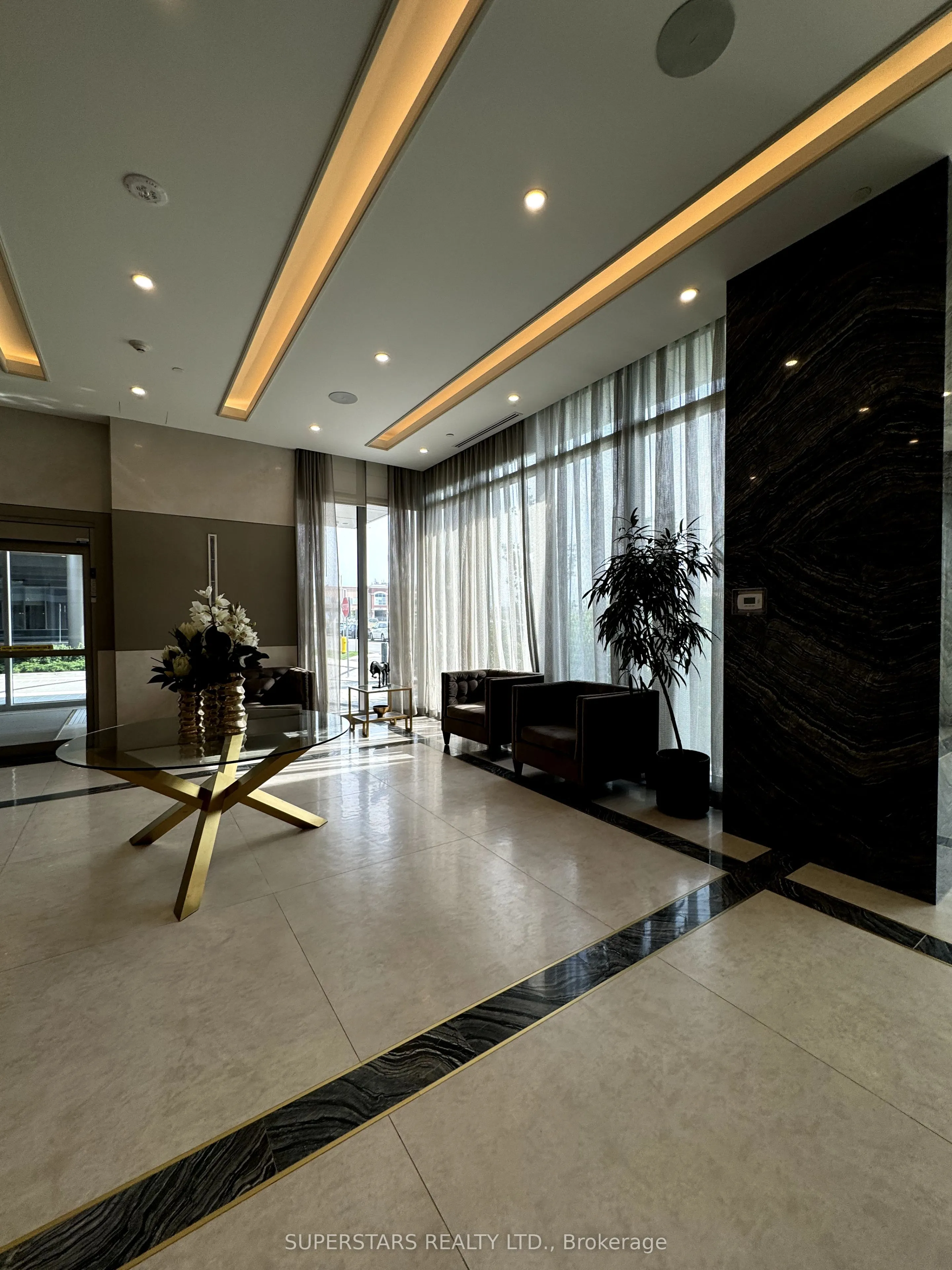 10 Gatineau Drive, #711