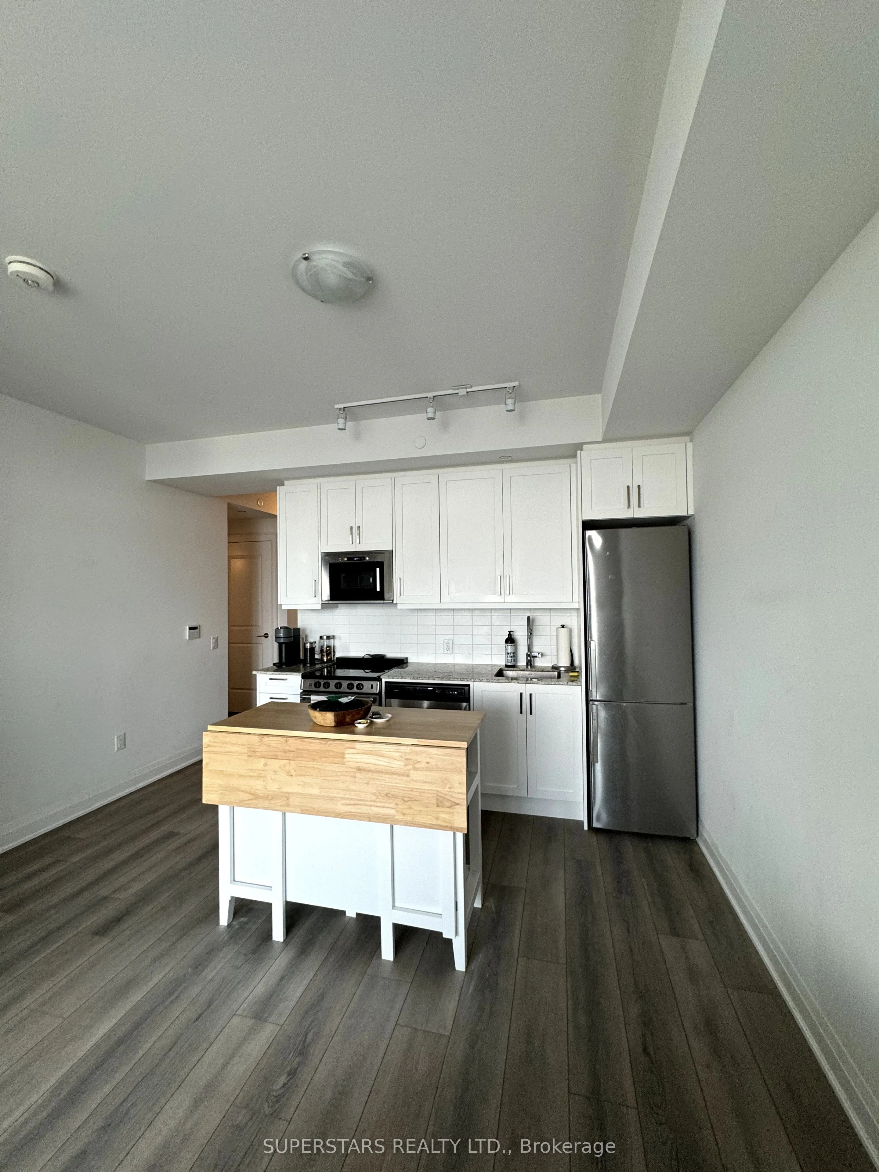 10 Gatineau Drive, #711