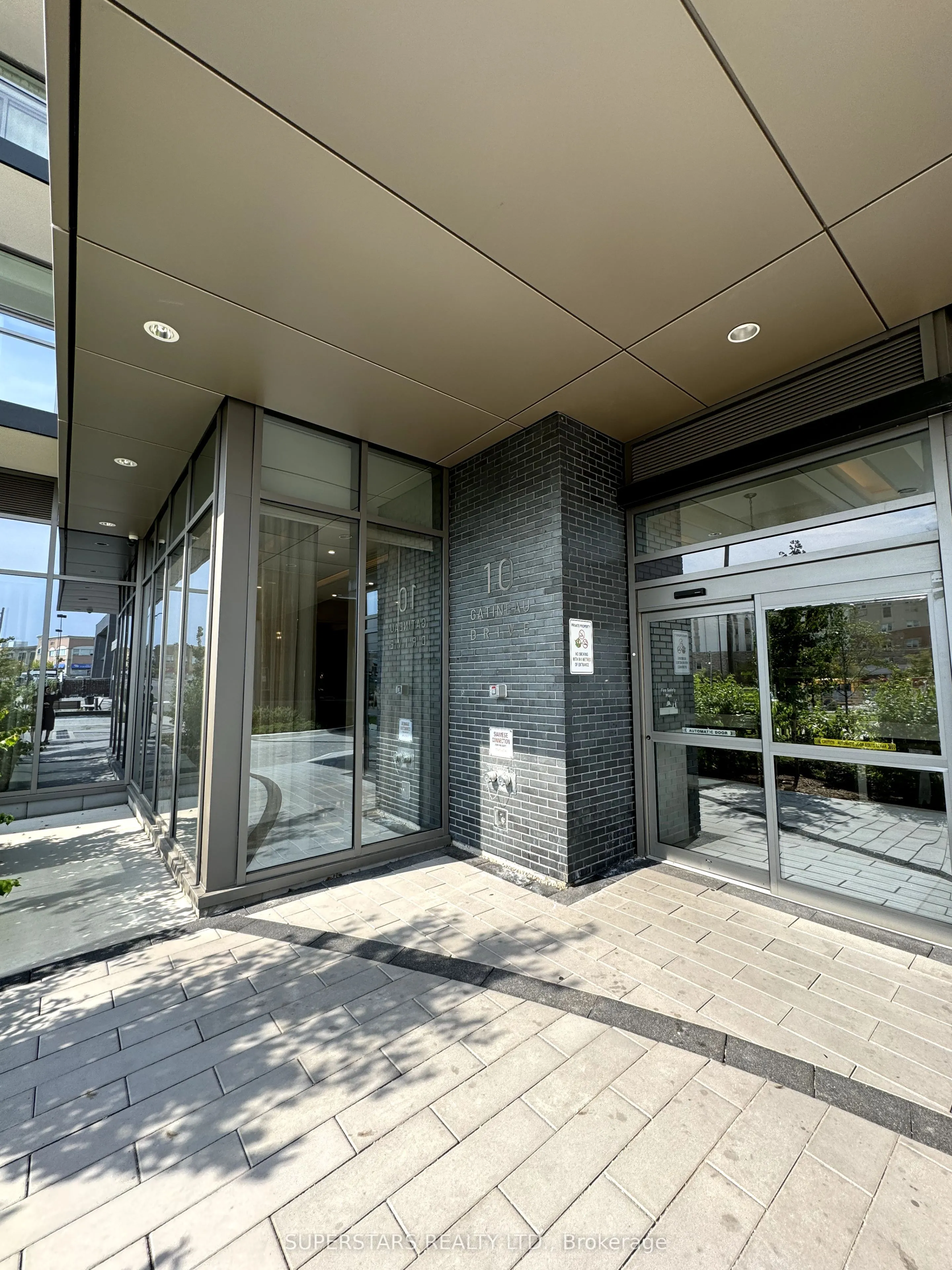 10 Gatineau Drive, #711