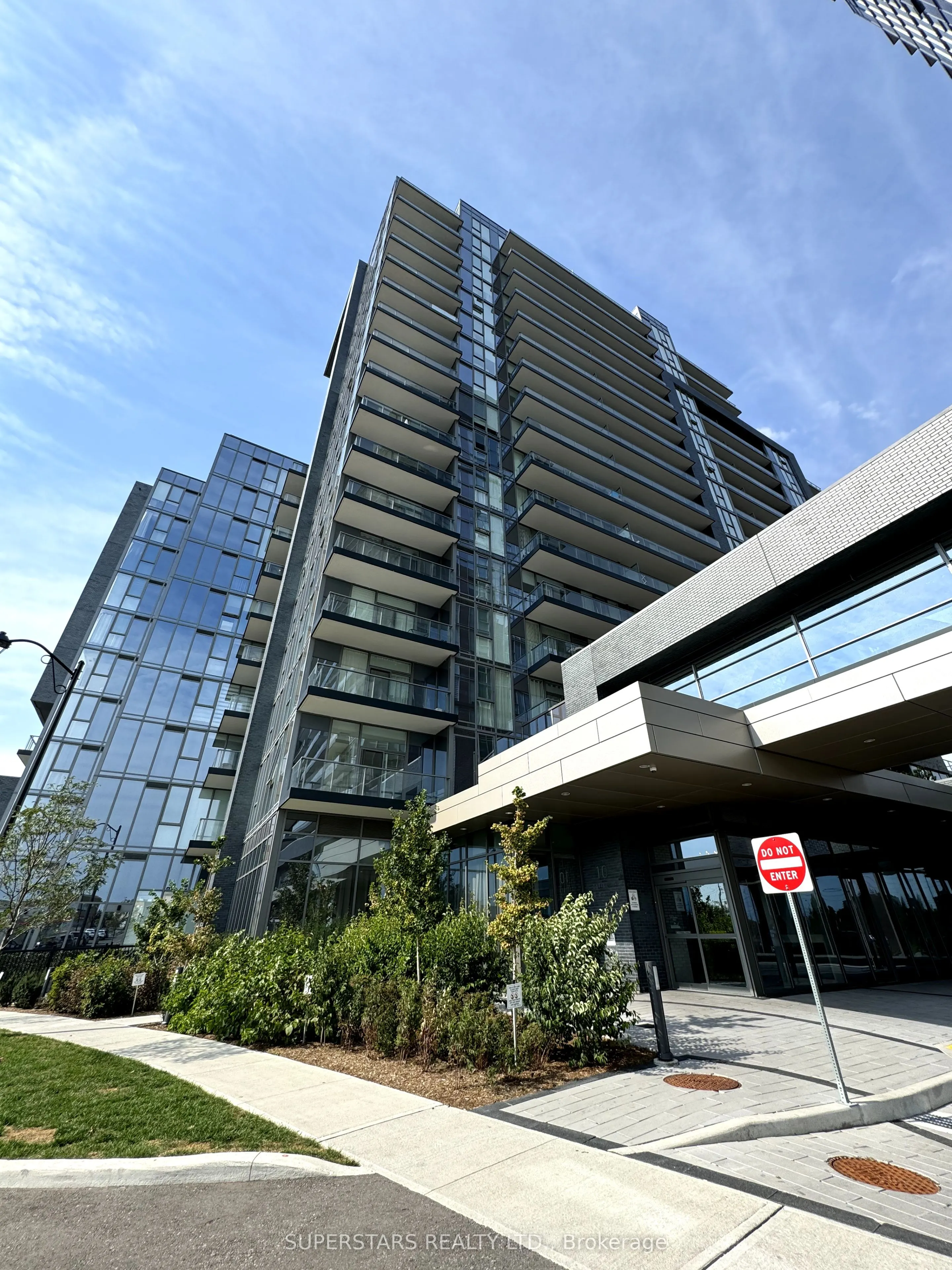 10 Gatineau Drive, #711