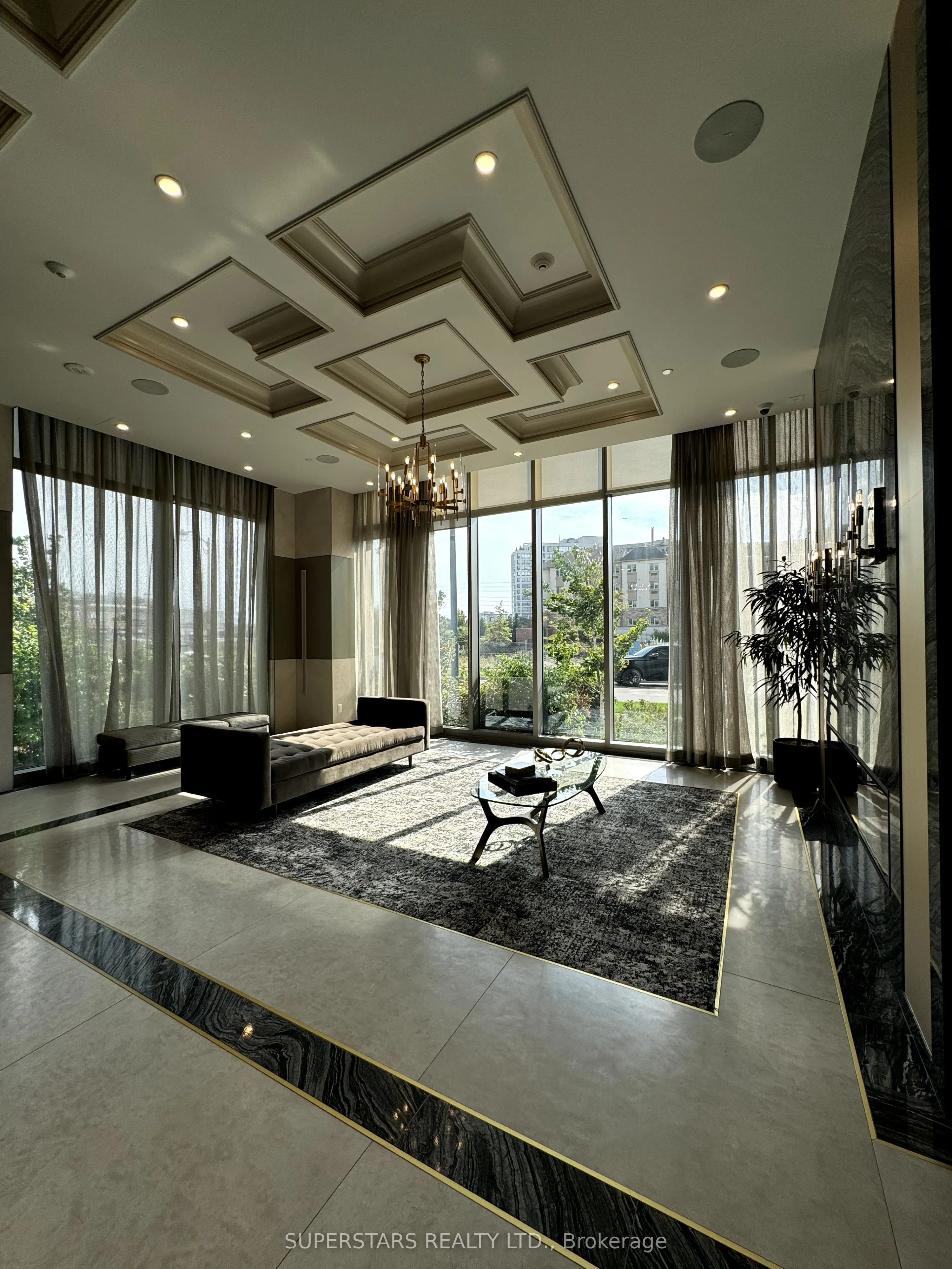 10 Gatineau Drive, #711