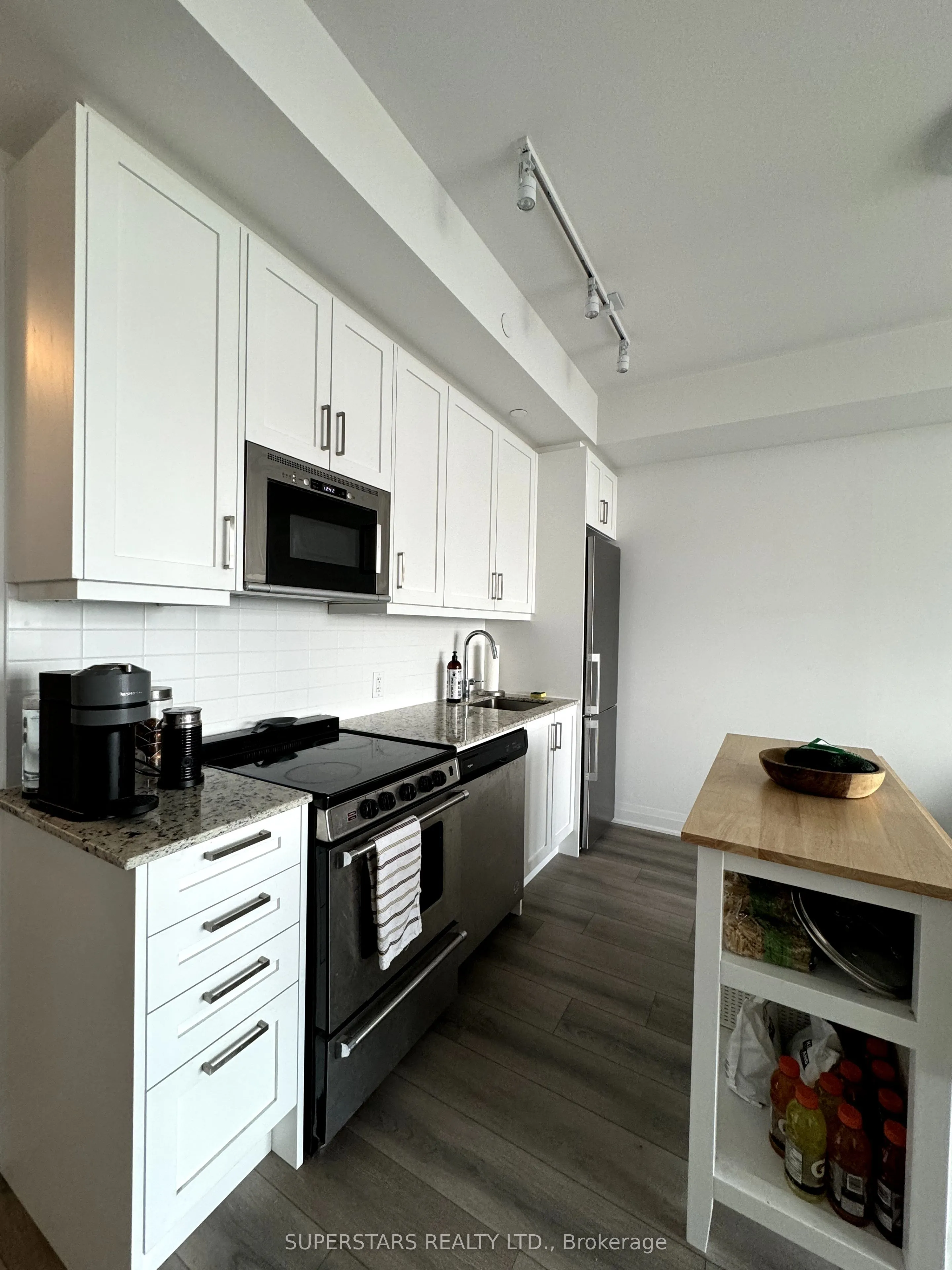 10 Gatineau Drive, #711