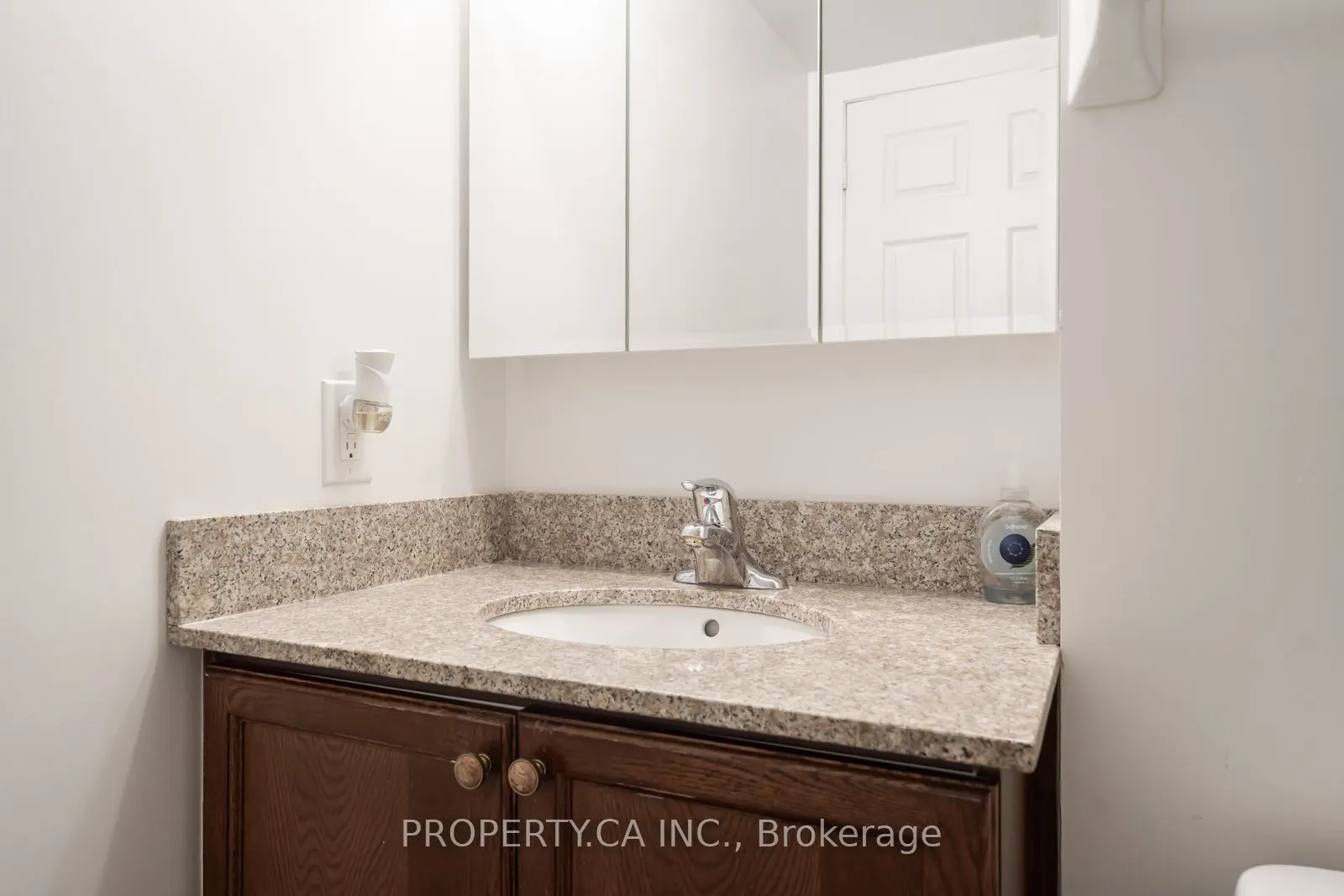 185 Oneida Crescent, #910