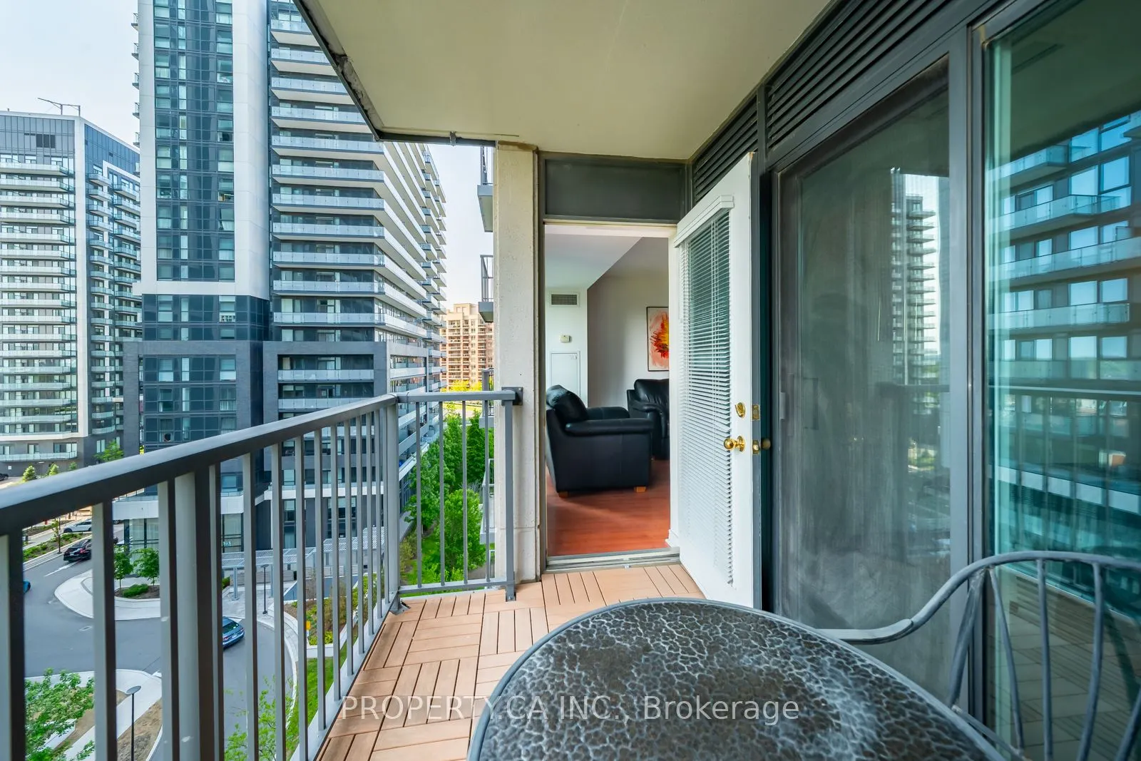 185 Oneida Crescent, #910
