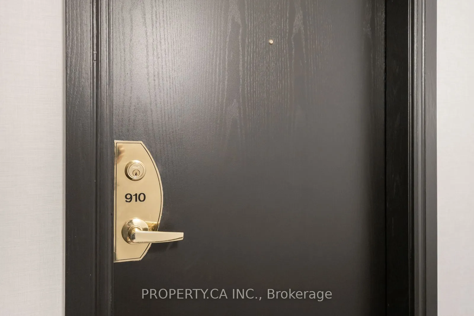 185 Oneida Crescent, #910