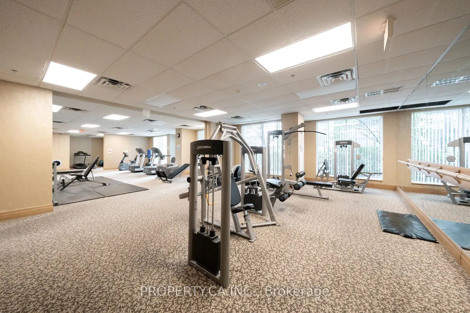 185 Oneida Crescent, #910