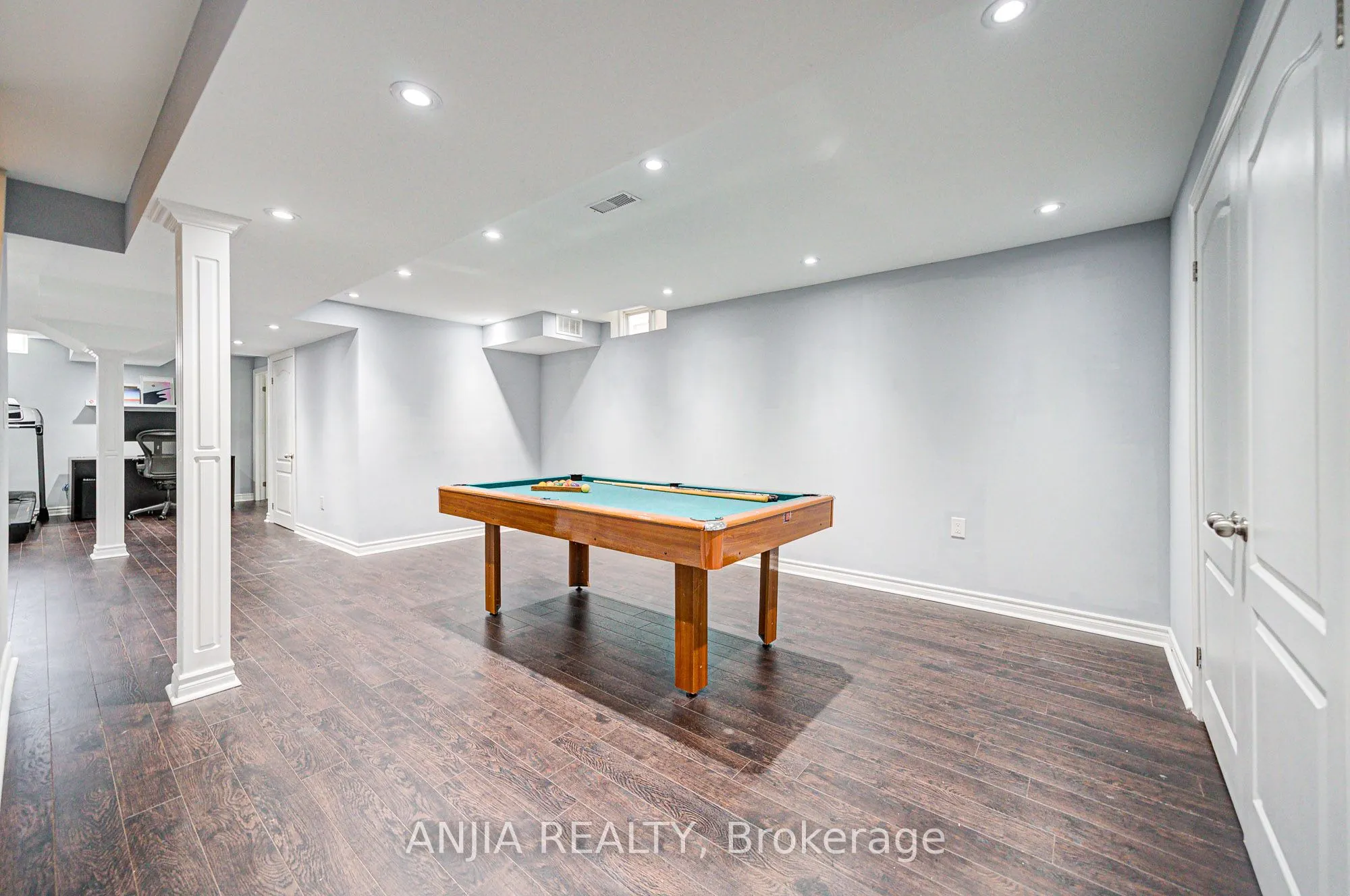140 Edward Jefferys Avenue