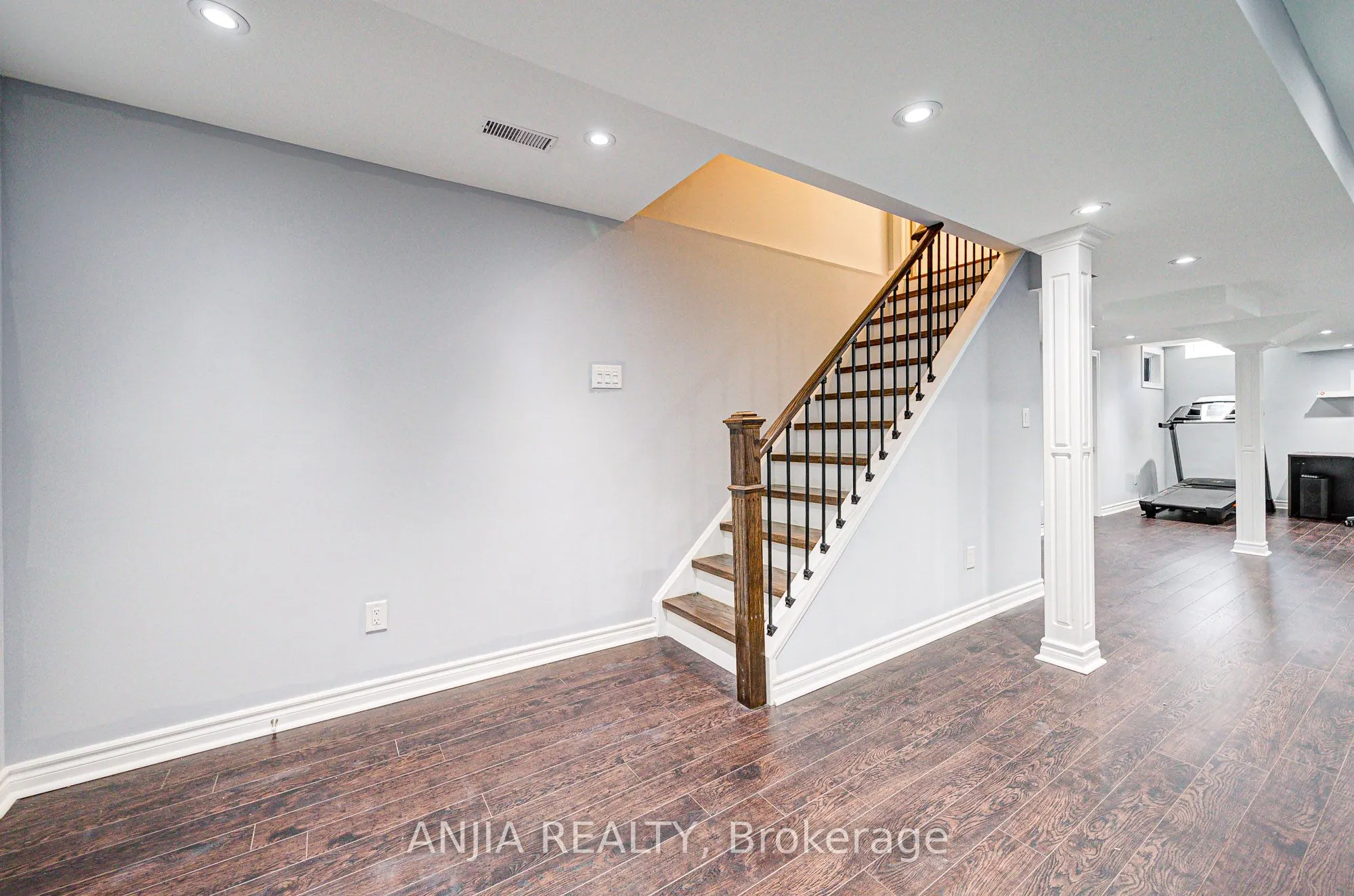 140 Edward Jefferys Avenue