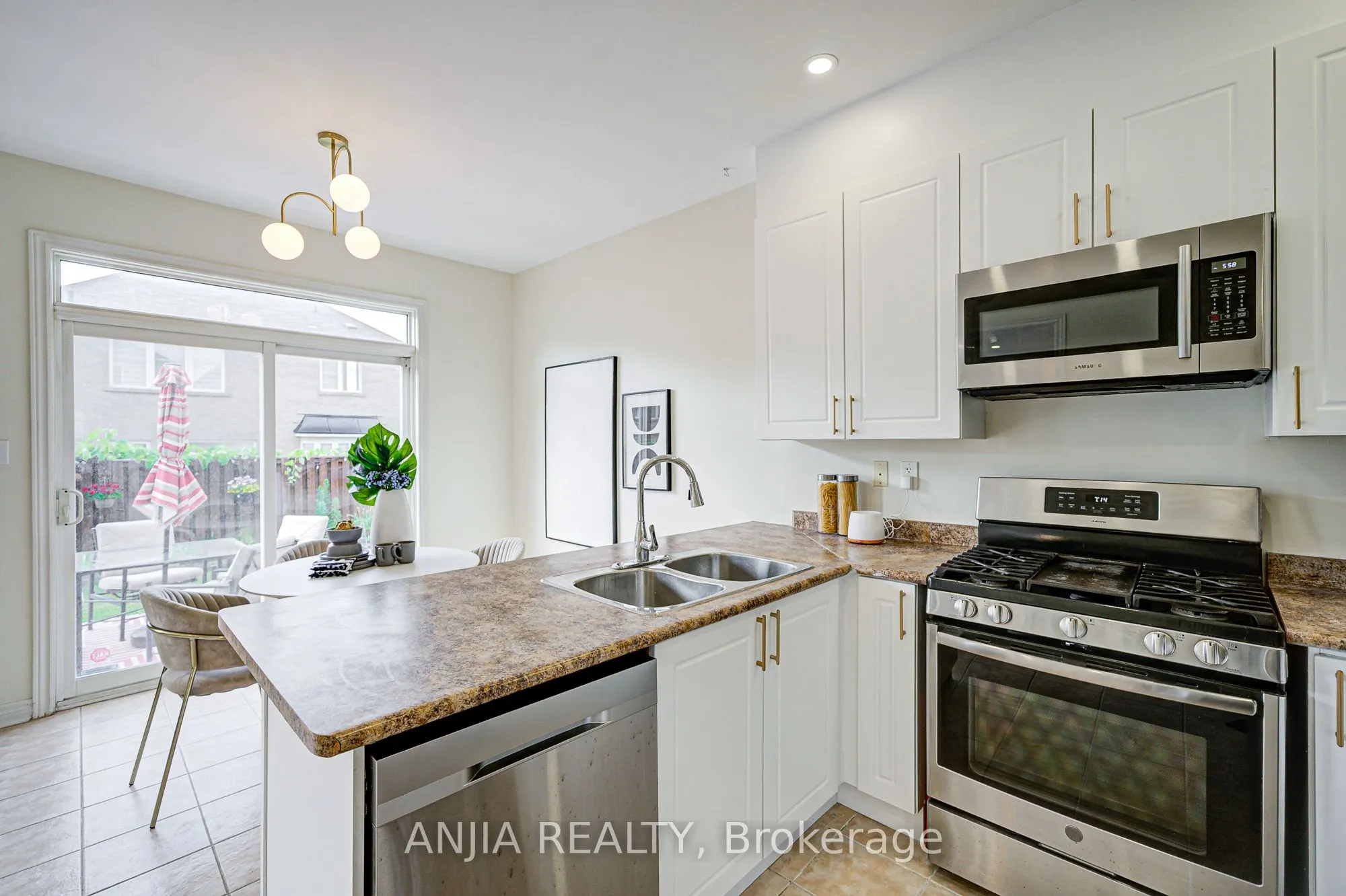 140 Edward Jefferys Avenue