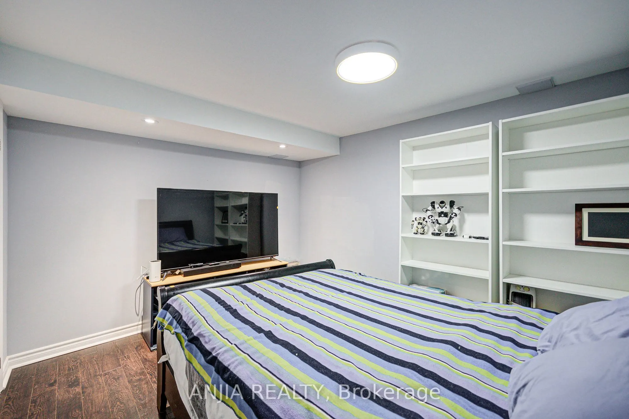 140 Edward Jefferys Avenue
