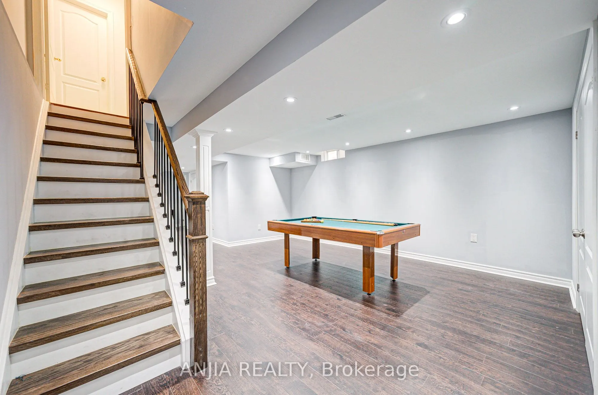 140 Edward Jefferys Avenue